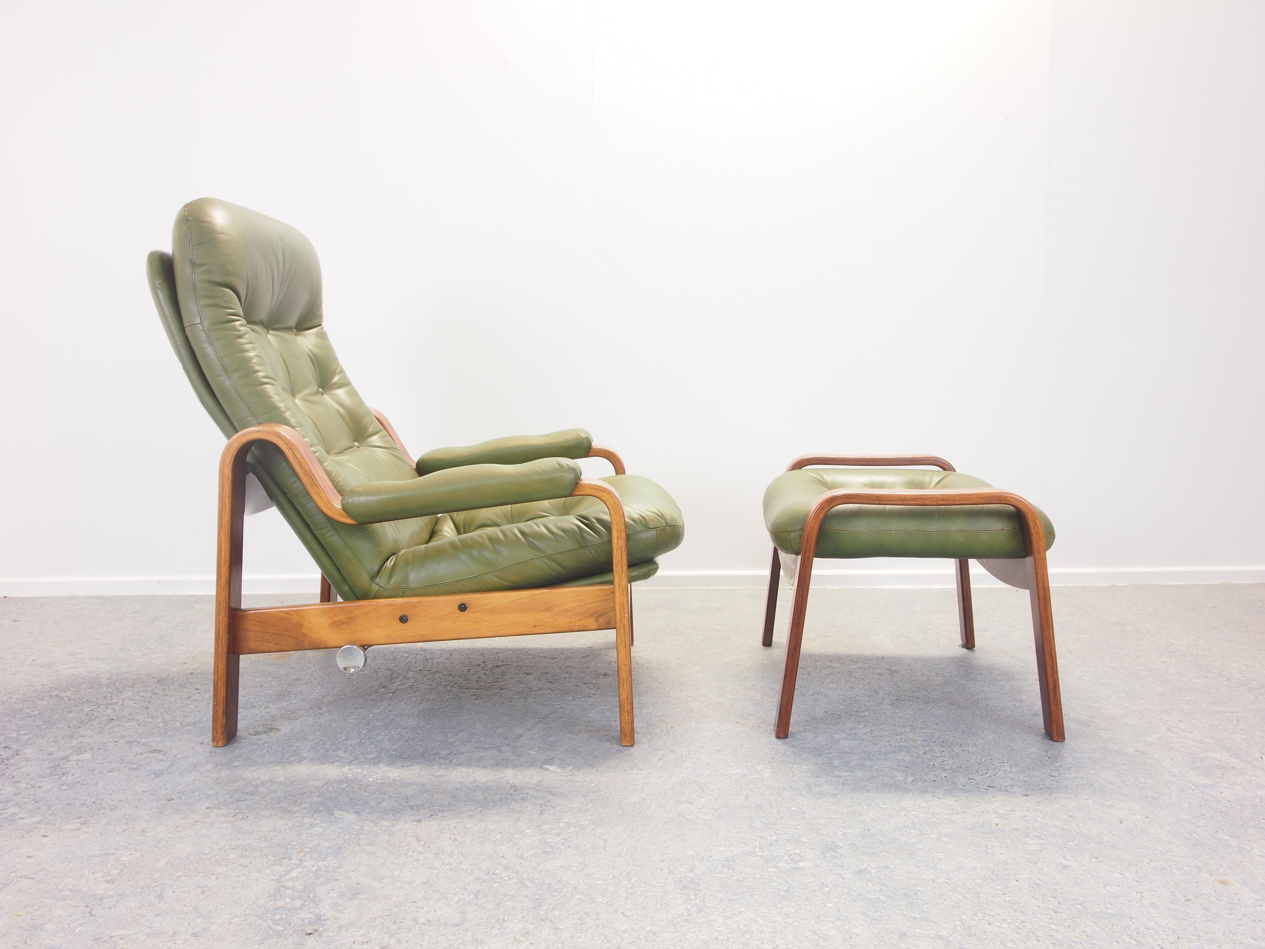 Vintage Scandinavian seventies G-møbel green leather lounge chair with ottoman