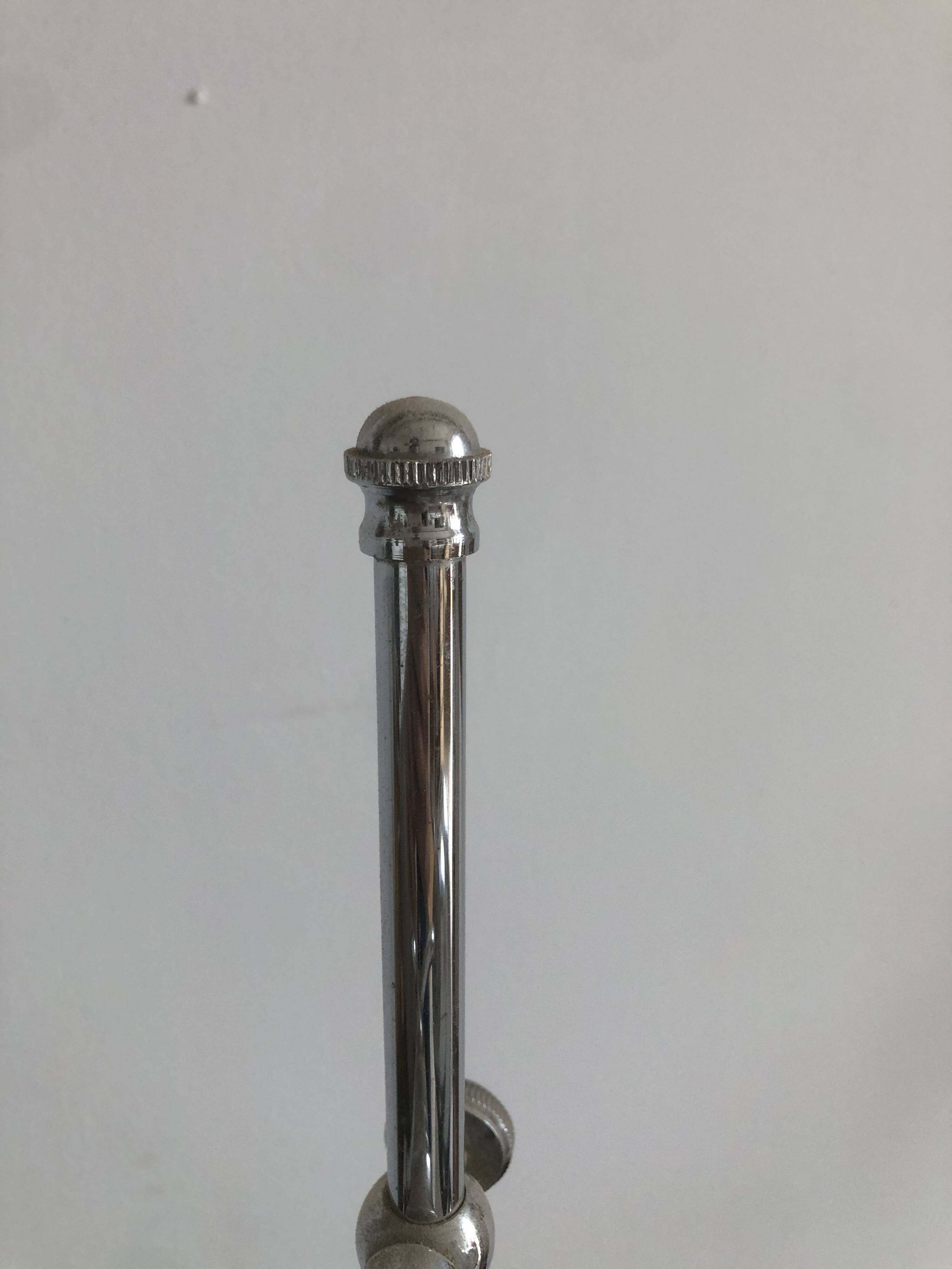 Articulated desk lamp