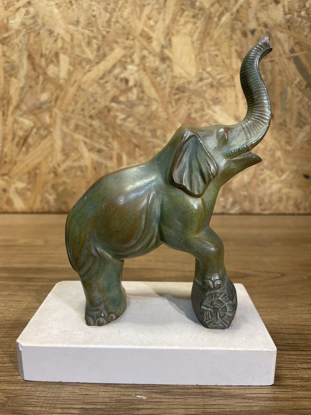 Pair of art deco bookends with elephant decoration in regulated and travertine, vintage