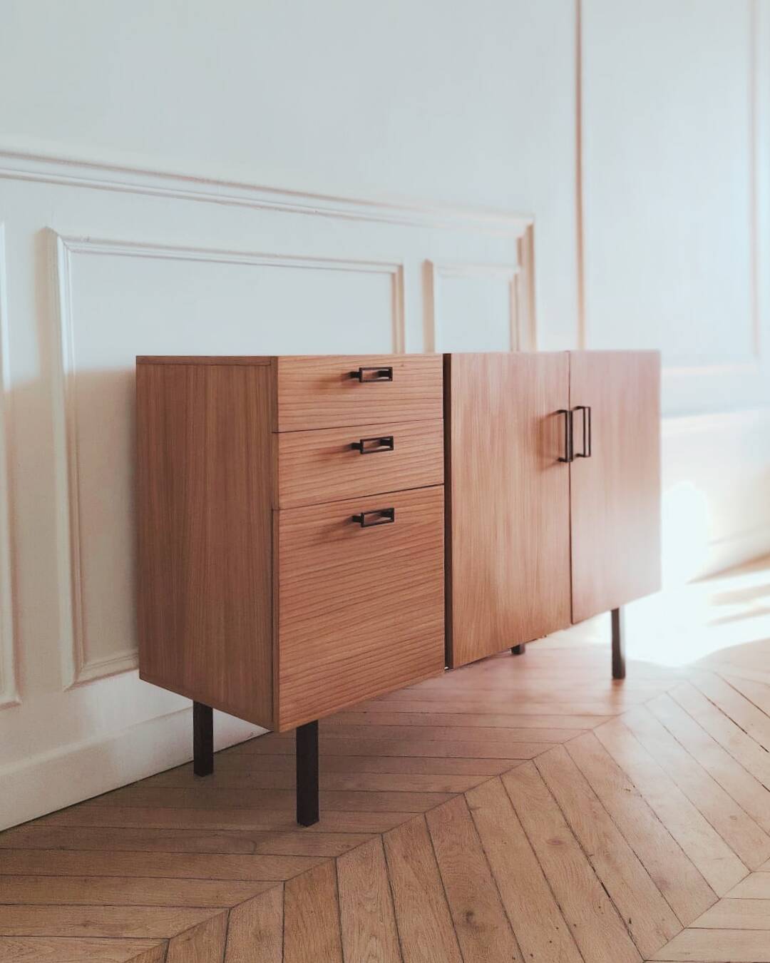 Renovated vintage modernist enfilade, 1950s-60s.