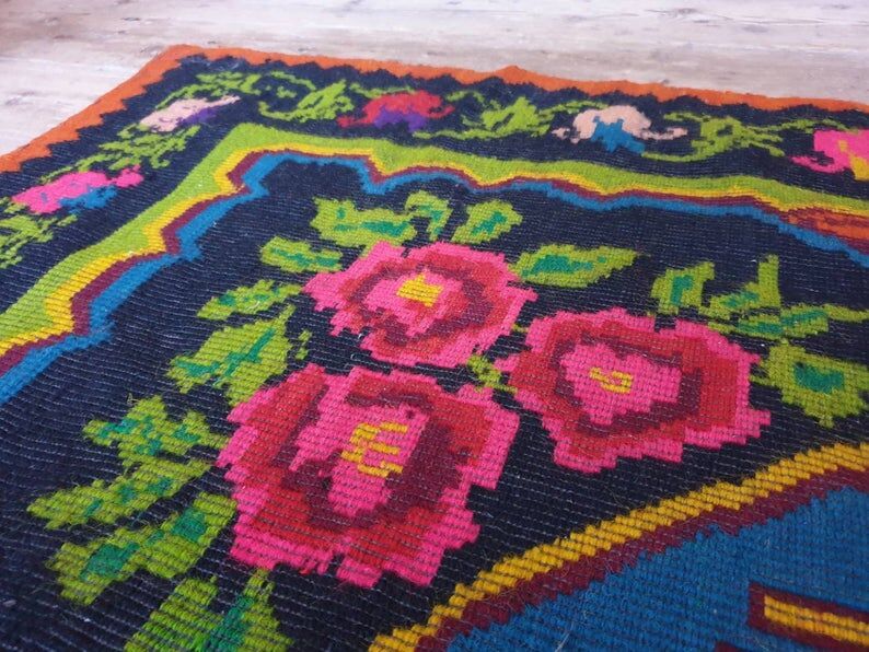 Tapis roumain tissé à la main 212x158cm