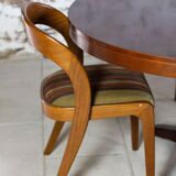 Baumann extendable round table