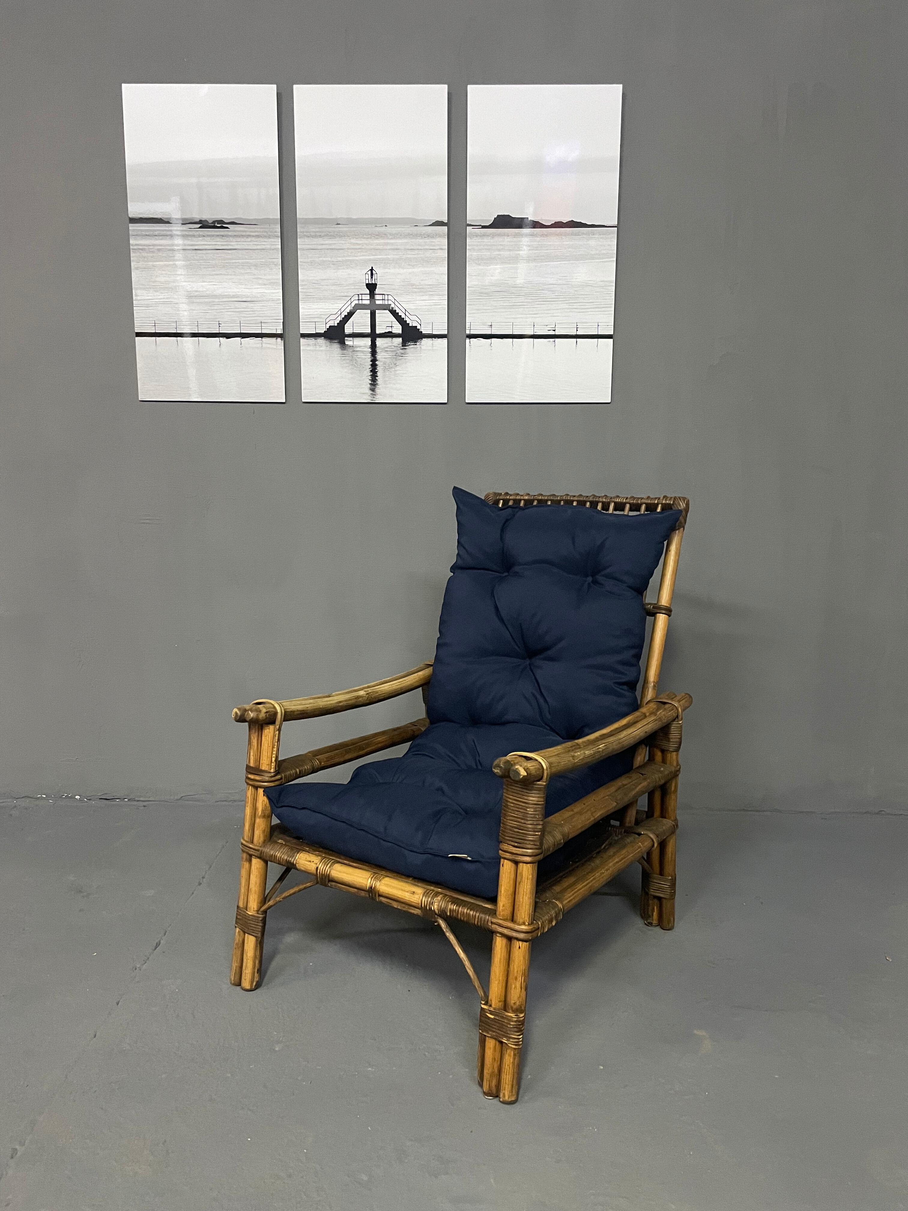 Fauteuil en rotin et son assise neuve extérieure