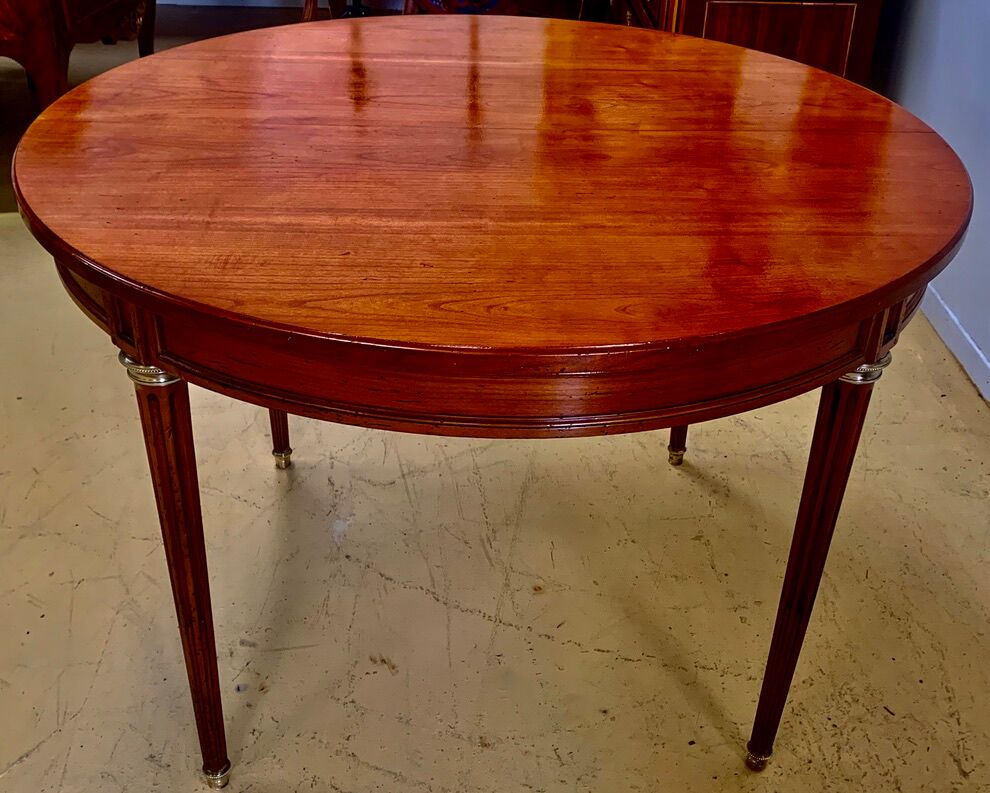 Louis XVI style table in cherry with 2 extensions
