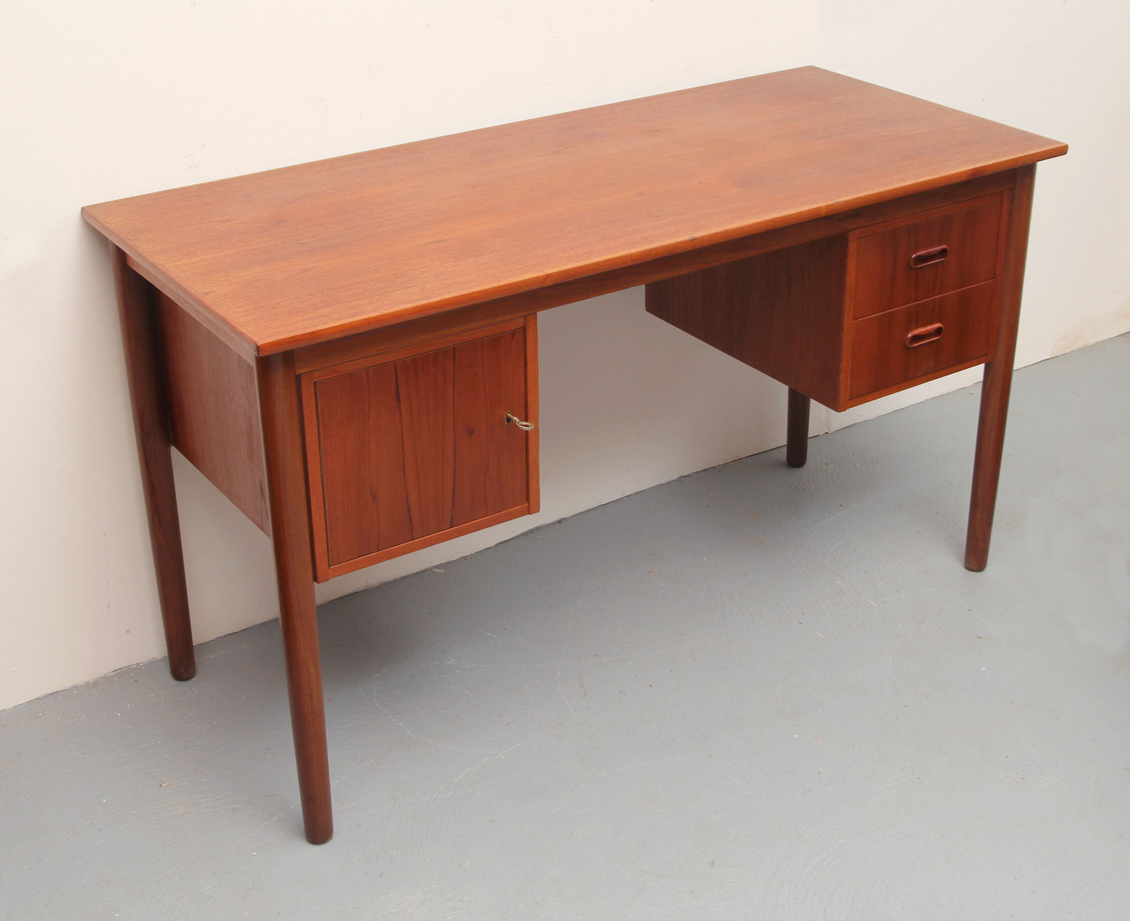 1960s desk in teak, Design P.B.J. Denmark