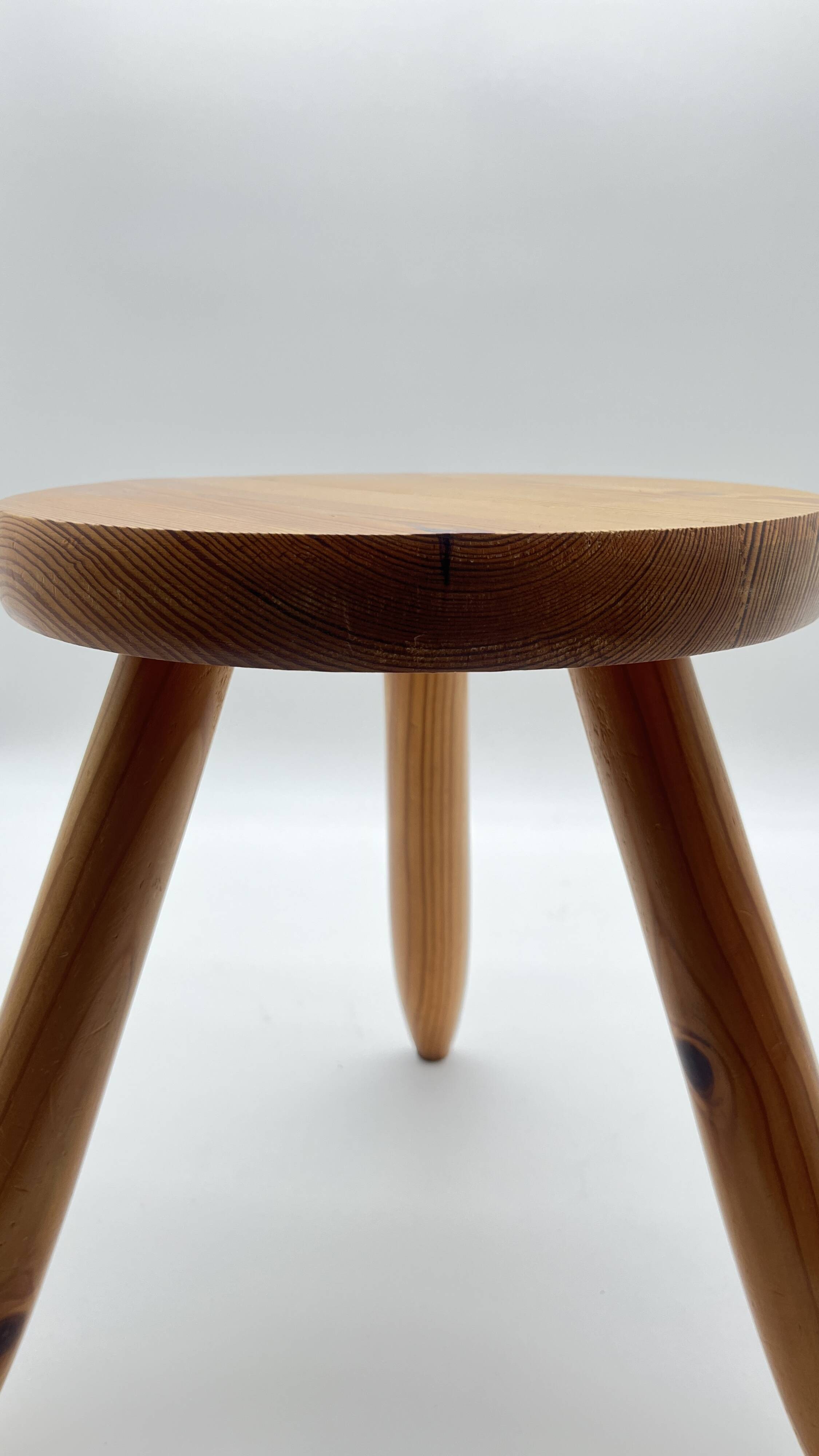 Tripod shepherd's stool in pine