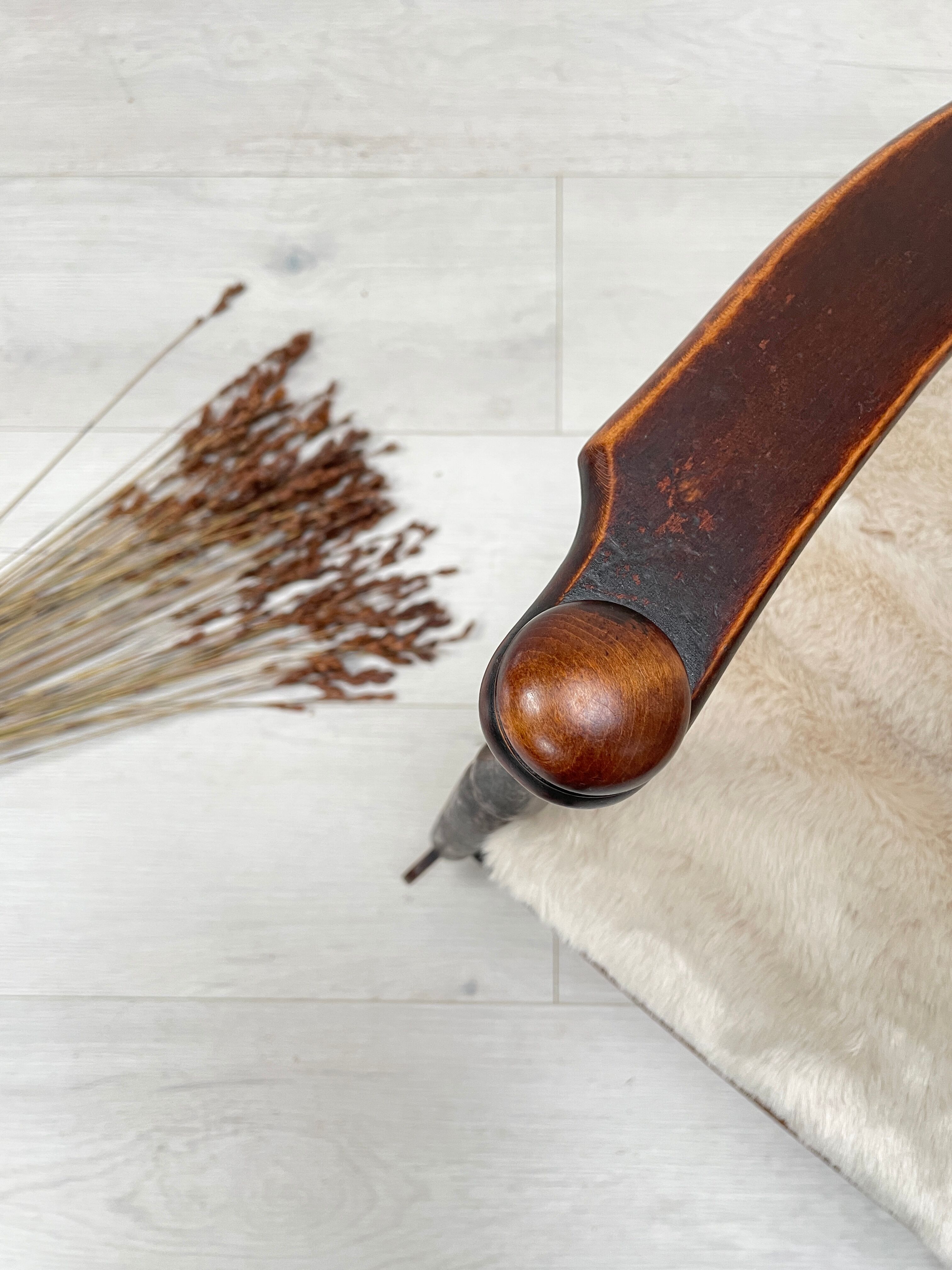Rocking chair shaker