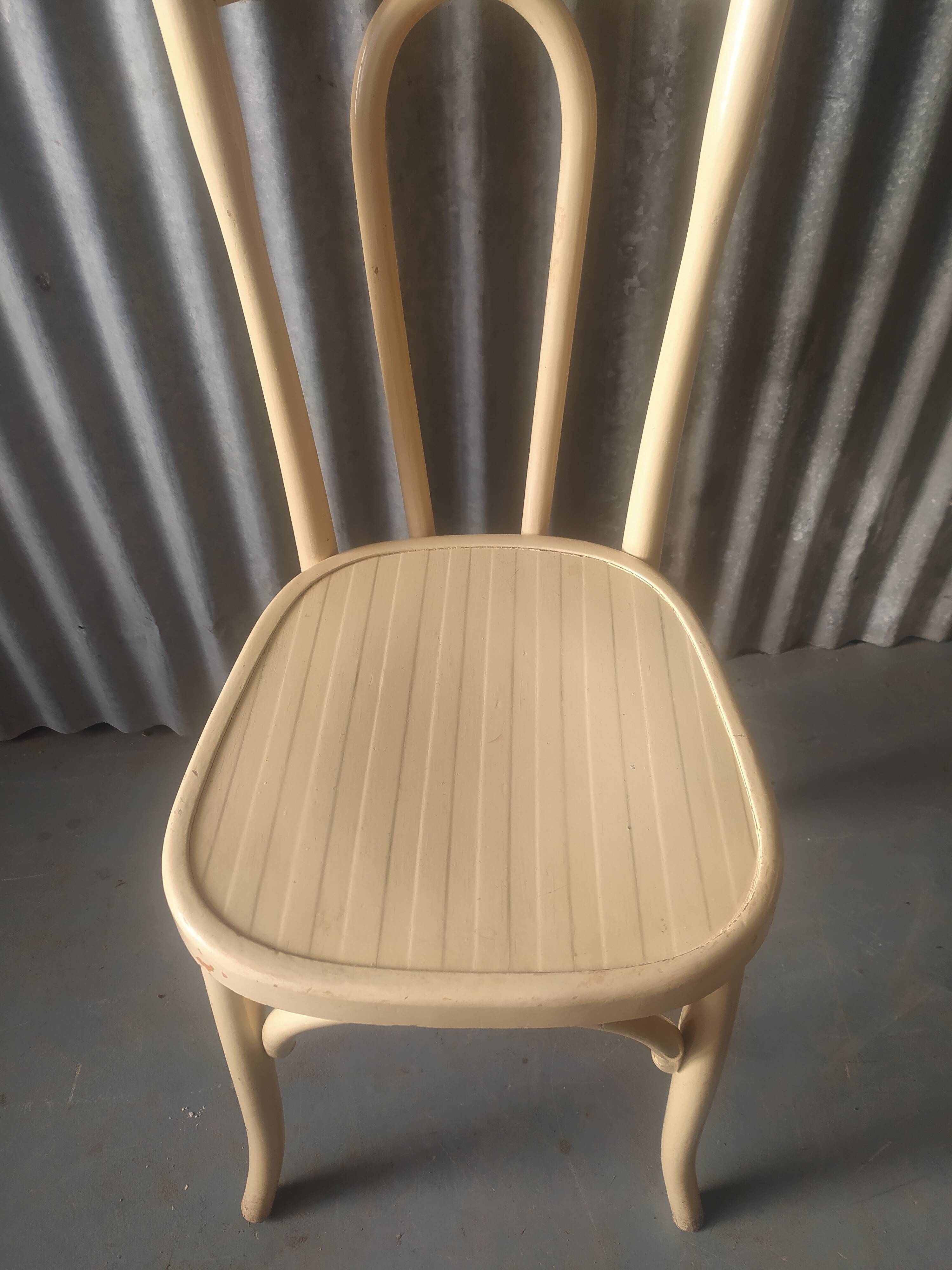 Taxhel curved wooden bistro chair