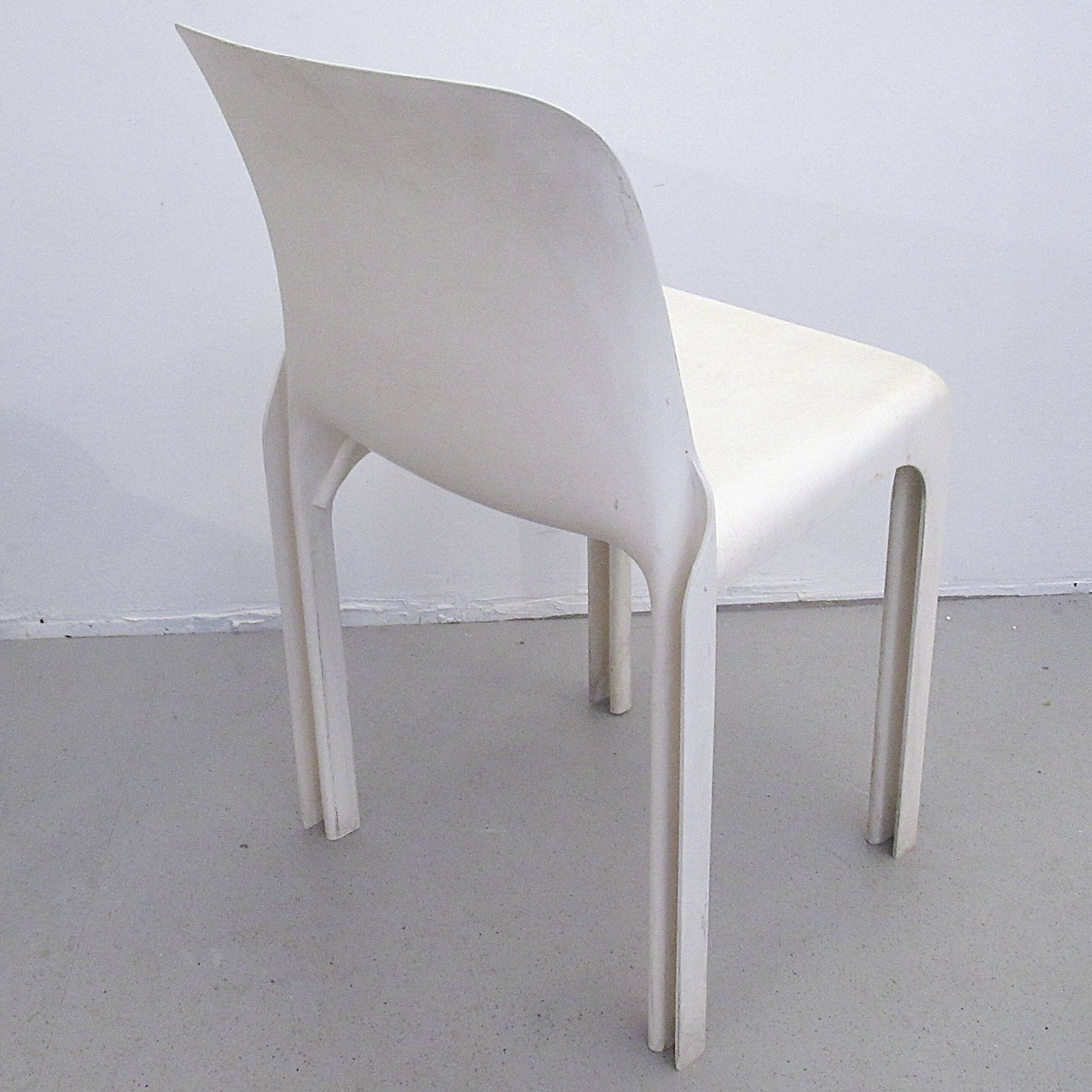 Set of 4 white Selene chairs by Magistretti Artemide