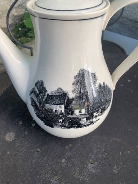 Coffee service, in earthenware with country motif, Boch La Louvière Belgium