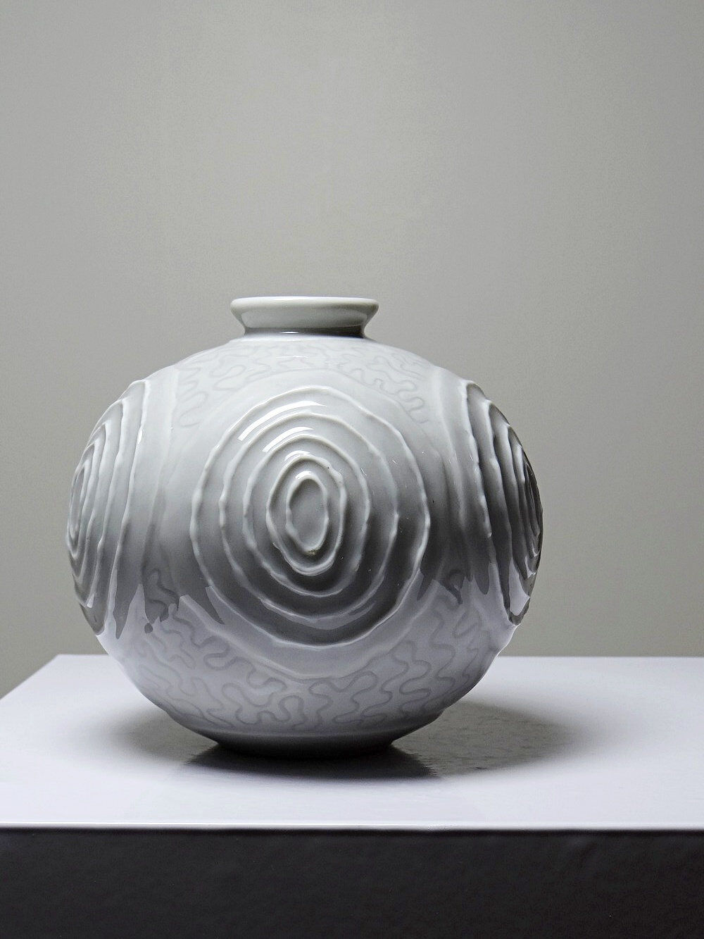 Small round porcelain vase in Art Deco style 1935