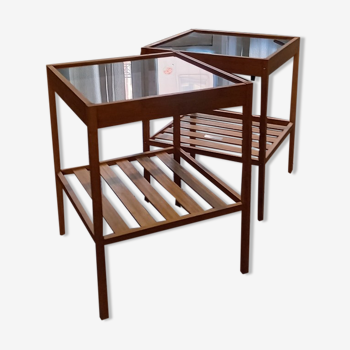 Tables de chevet en bois et en verre