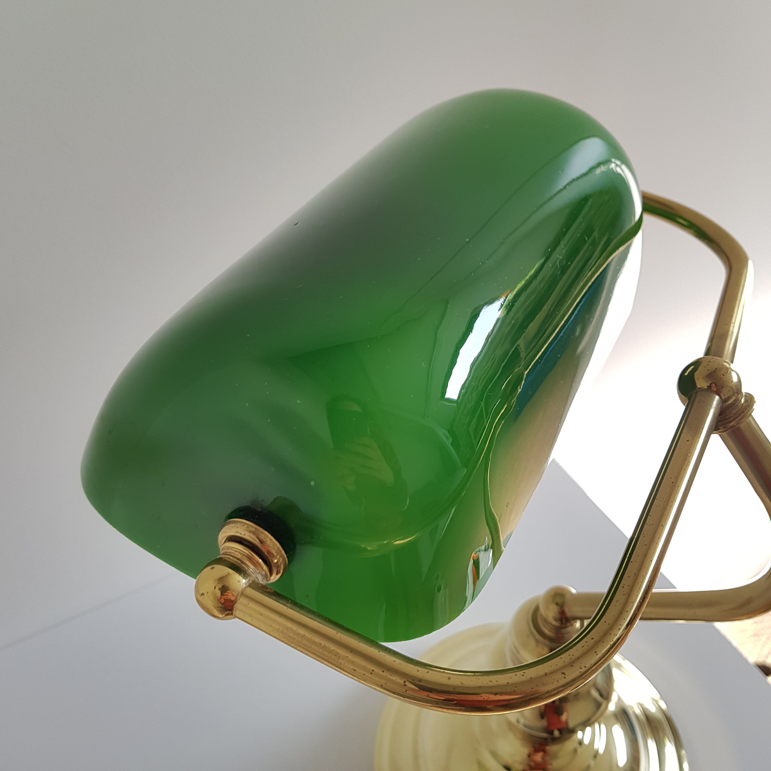 Green banker lamp