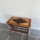 Table d’appoint moderniste bois exotique