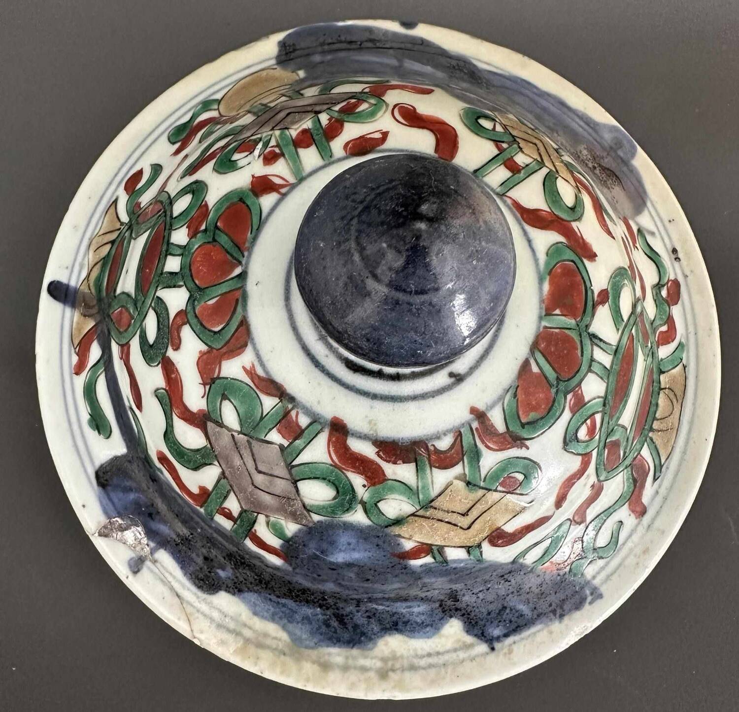 China 18th century Baluster covered pot in polychrome porcelain