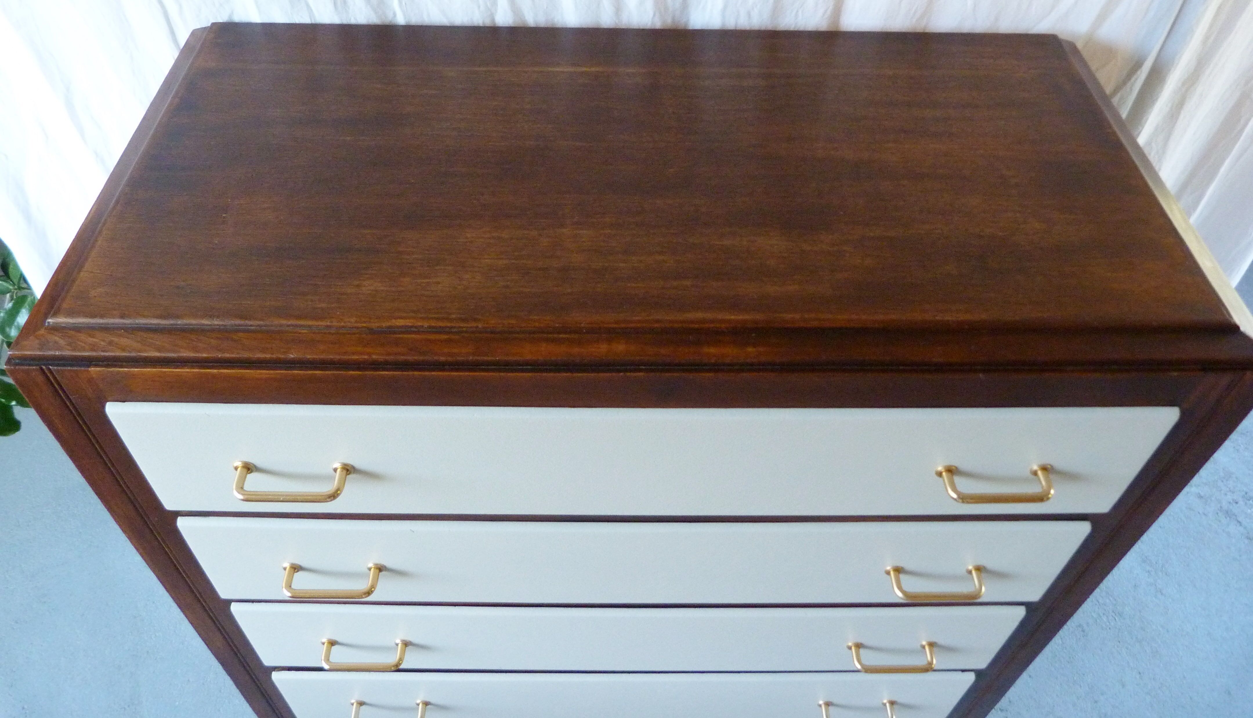 Chest of drawers compass feet