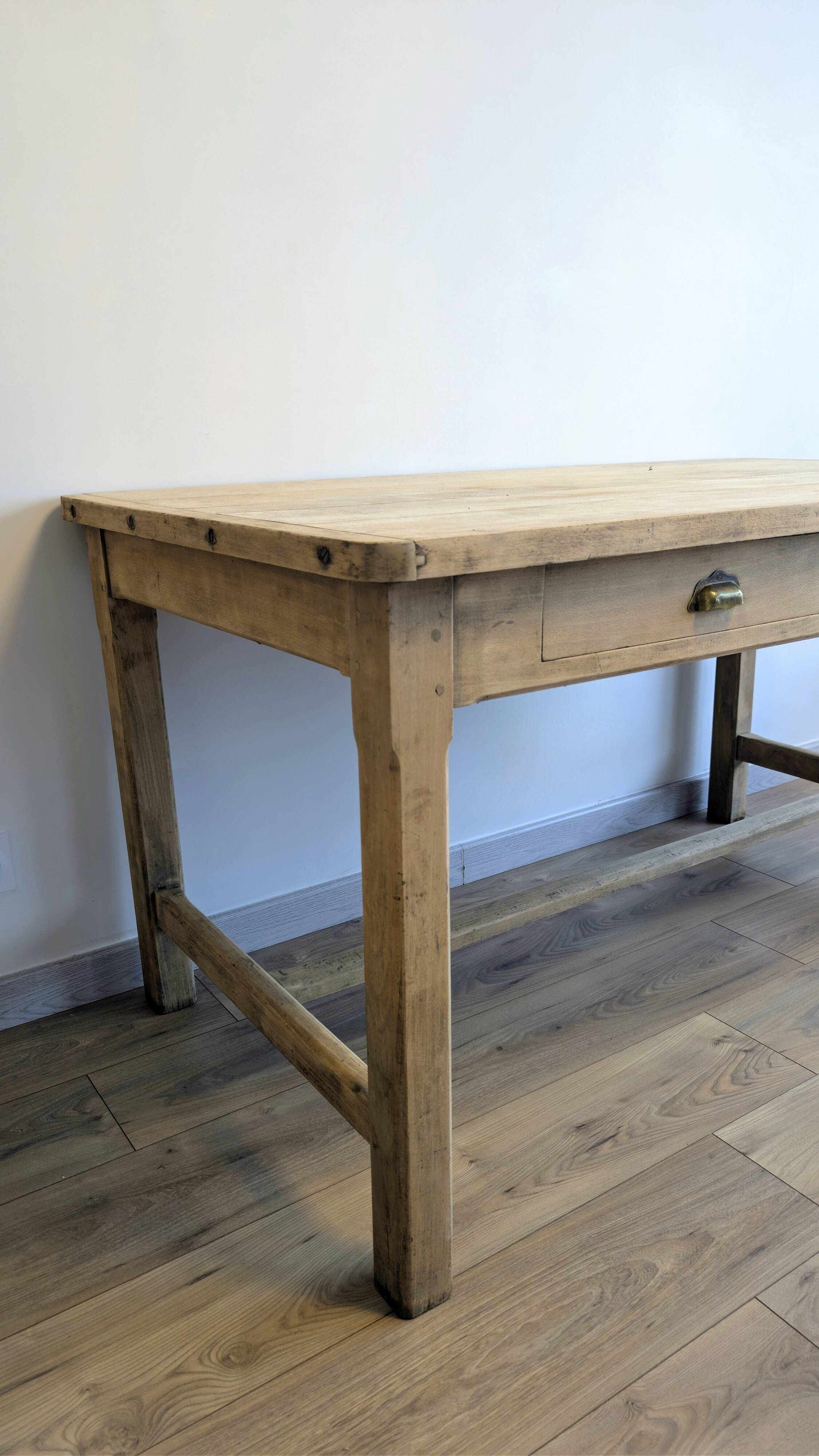 Old farmhouse table in solid cherry wood with drawers, 140 cm.