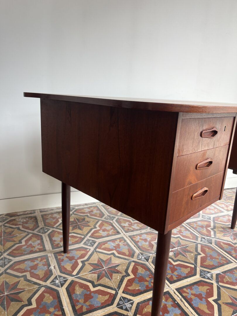Danish kidney shaped desk