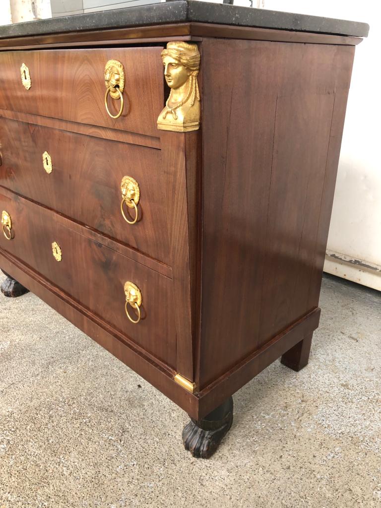 Commode retour d’égypte en acajou pieds griffes époque empire