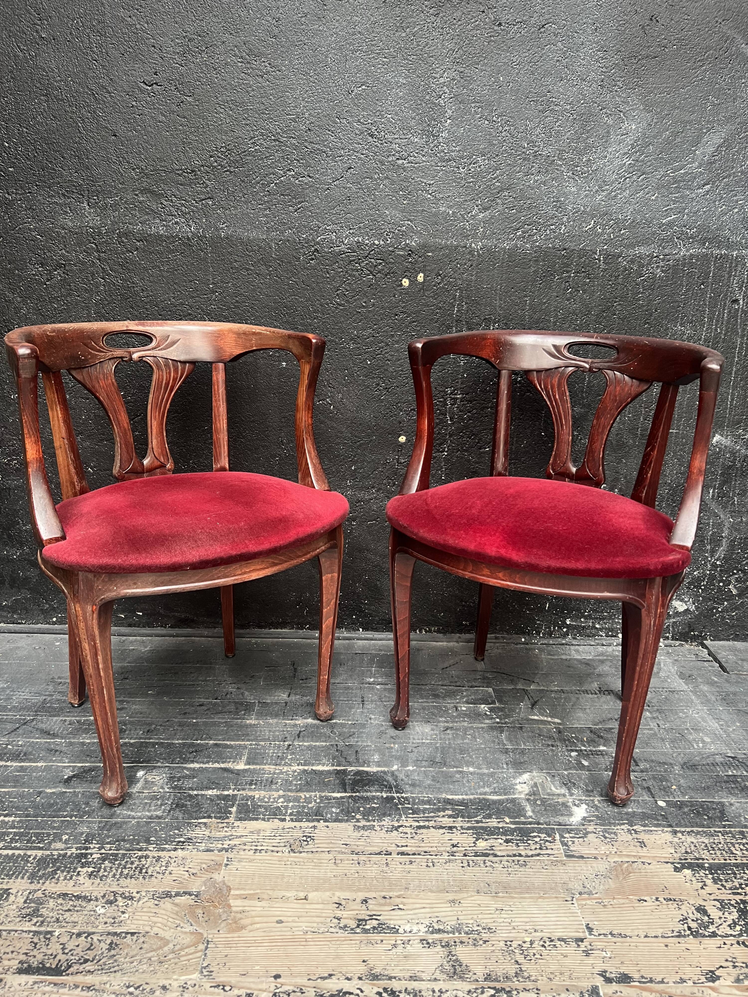 Paire de fauteuils de style art nouveau