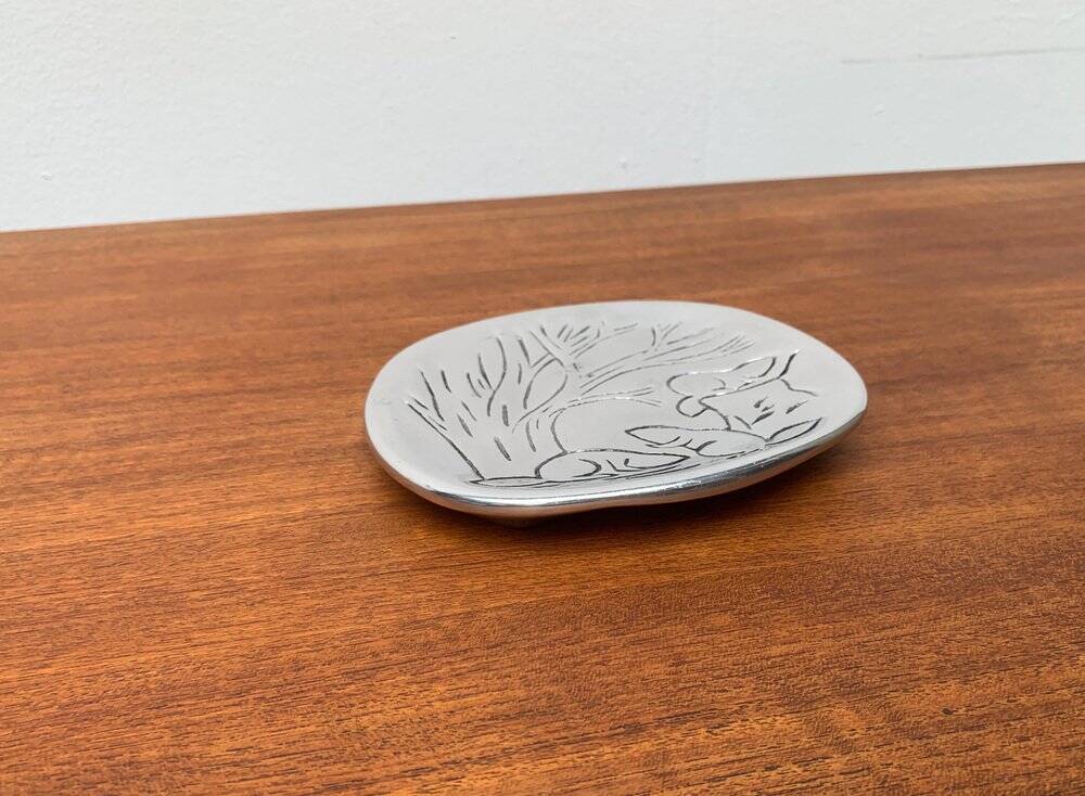 Vintage Canadian metal bowl with beaver decoration by Hoselton.