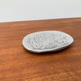 Vintage Canadian metal bowl with beaver decoration by Hoselton.