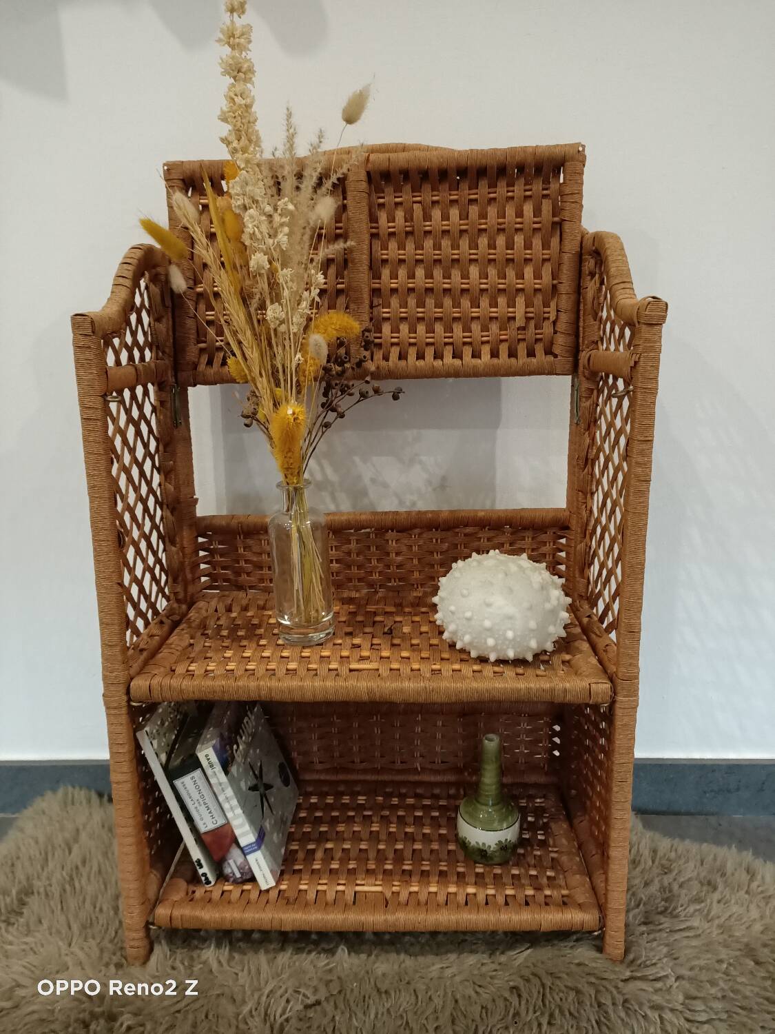 Folding rattan shelf