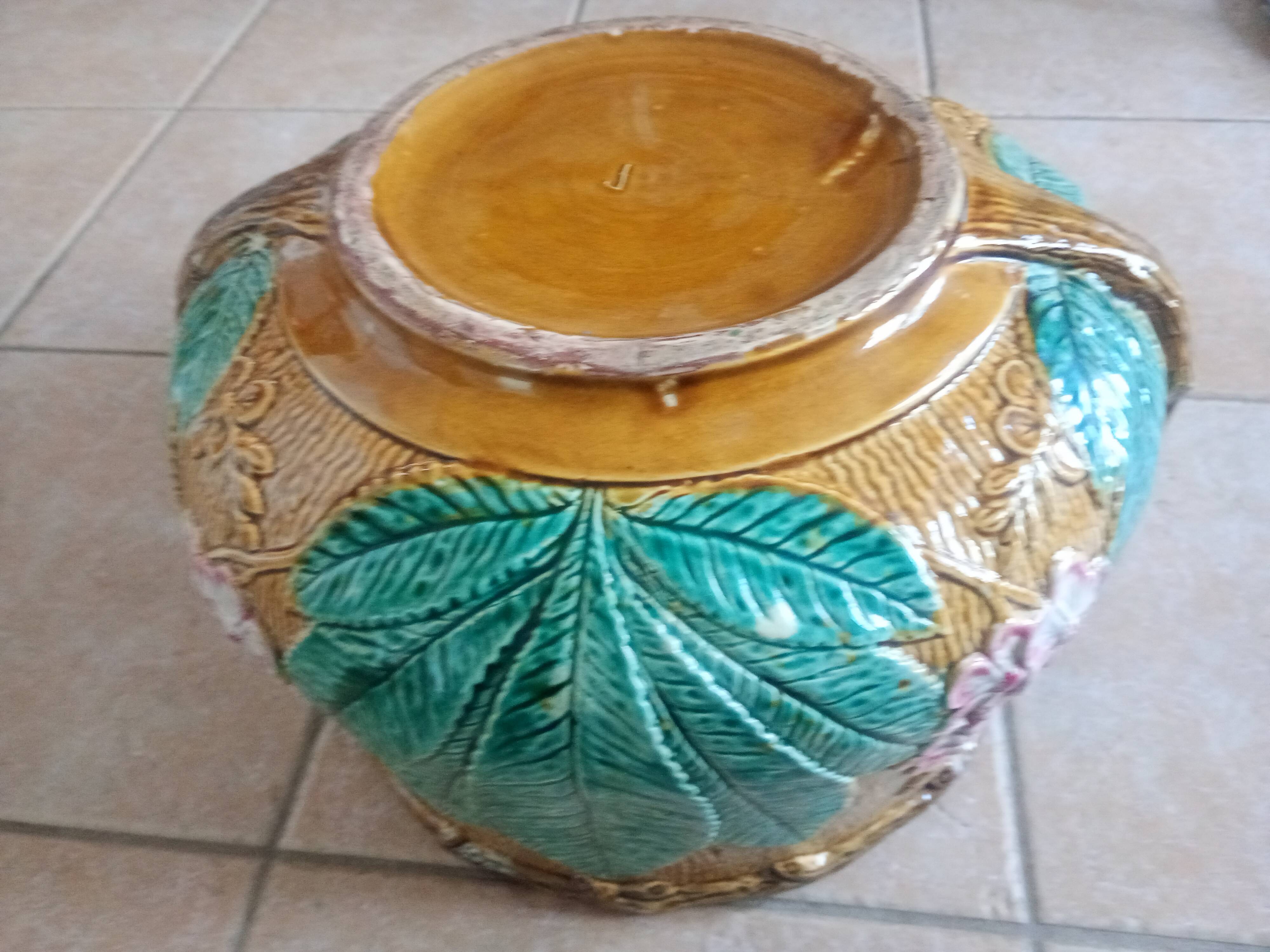 Large cache-pot or planter with chestnut flowers - Barbotine