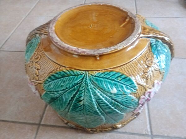 Grand cache-pot ou jardinière aux fleurs de marronnier - Barbotine