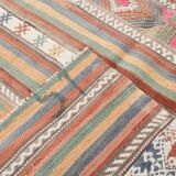 Grand Kilim Vintage en Couleurs Soft, Pièce Unique au Charme Bohème