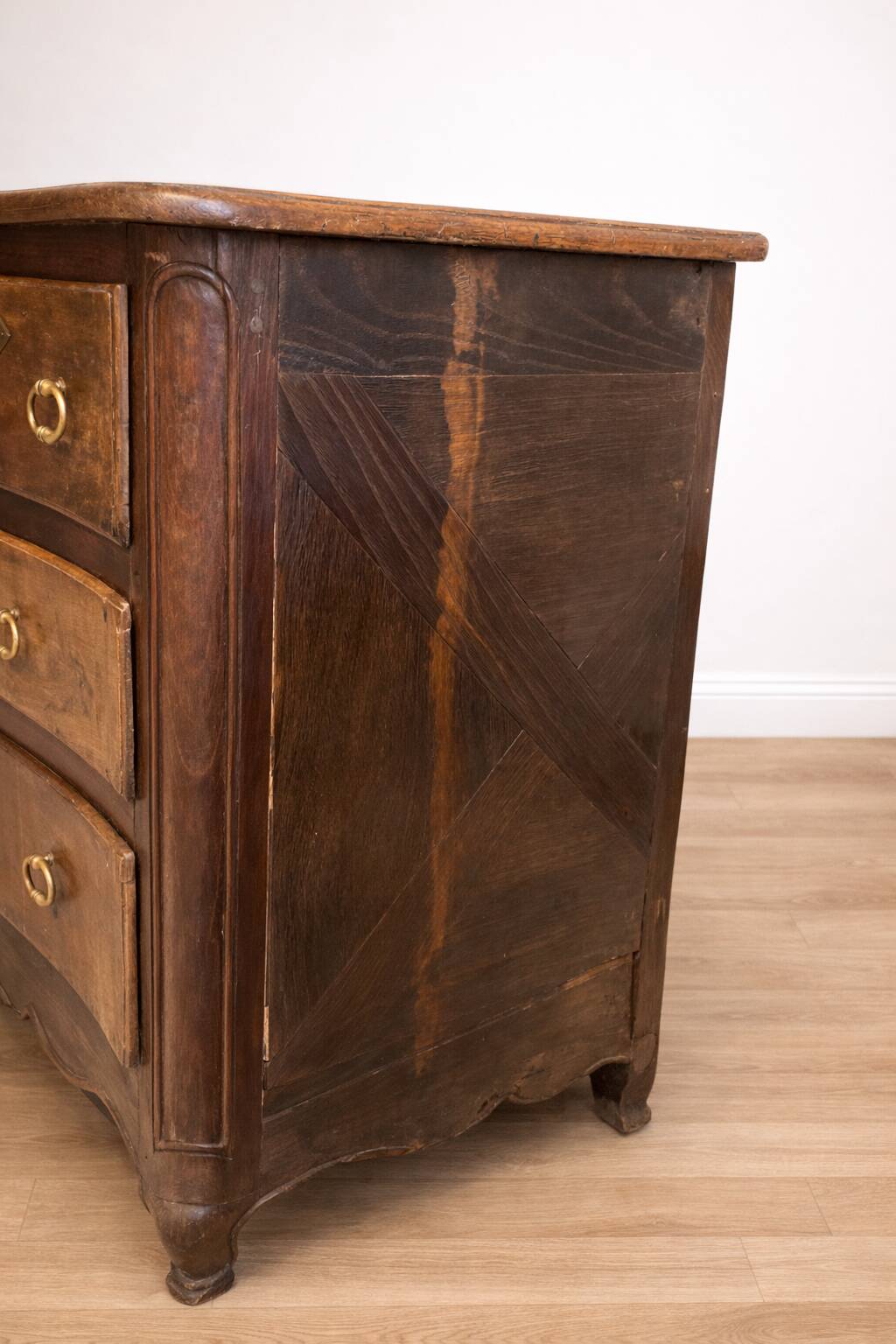 Antique curved walnut chest of drawers – 4 drawers