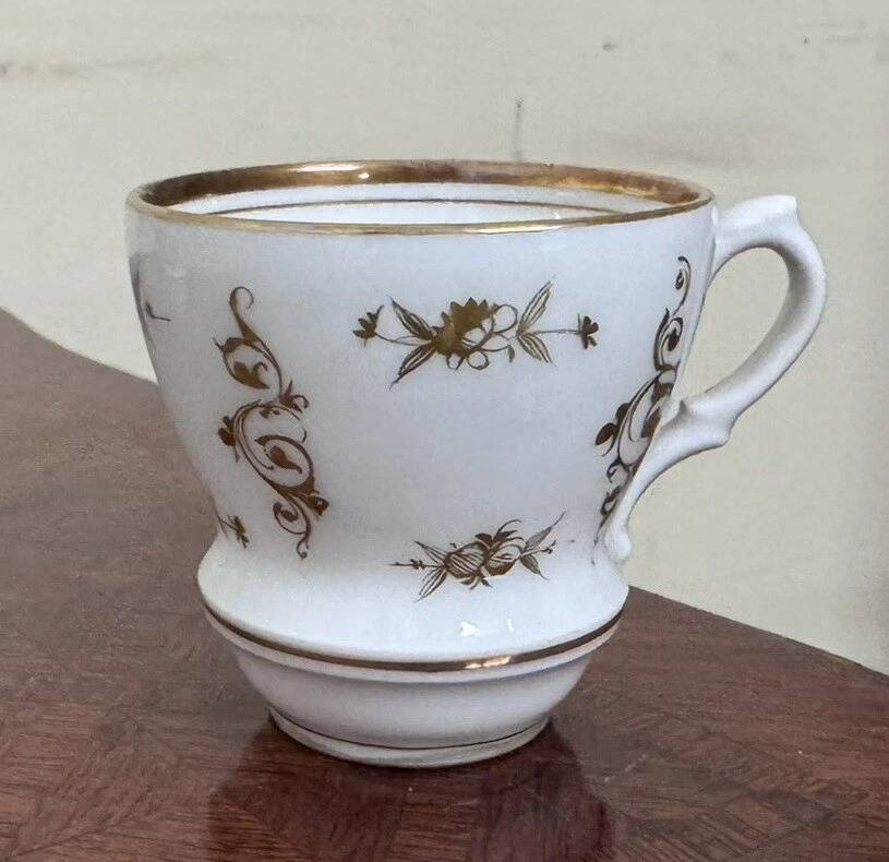 Limoges porcelain tea/coffee service – Maison Giraud, gold decoration – X