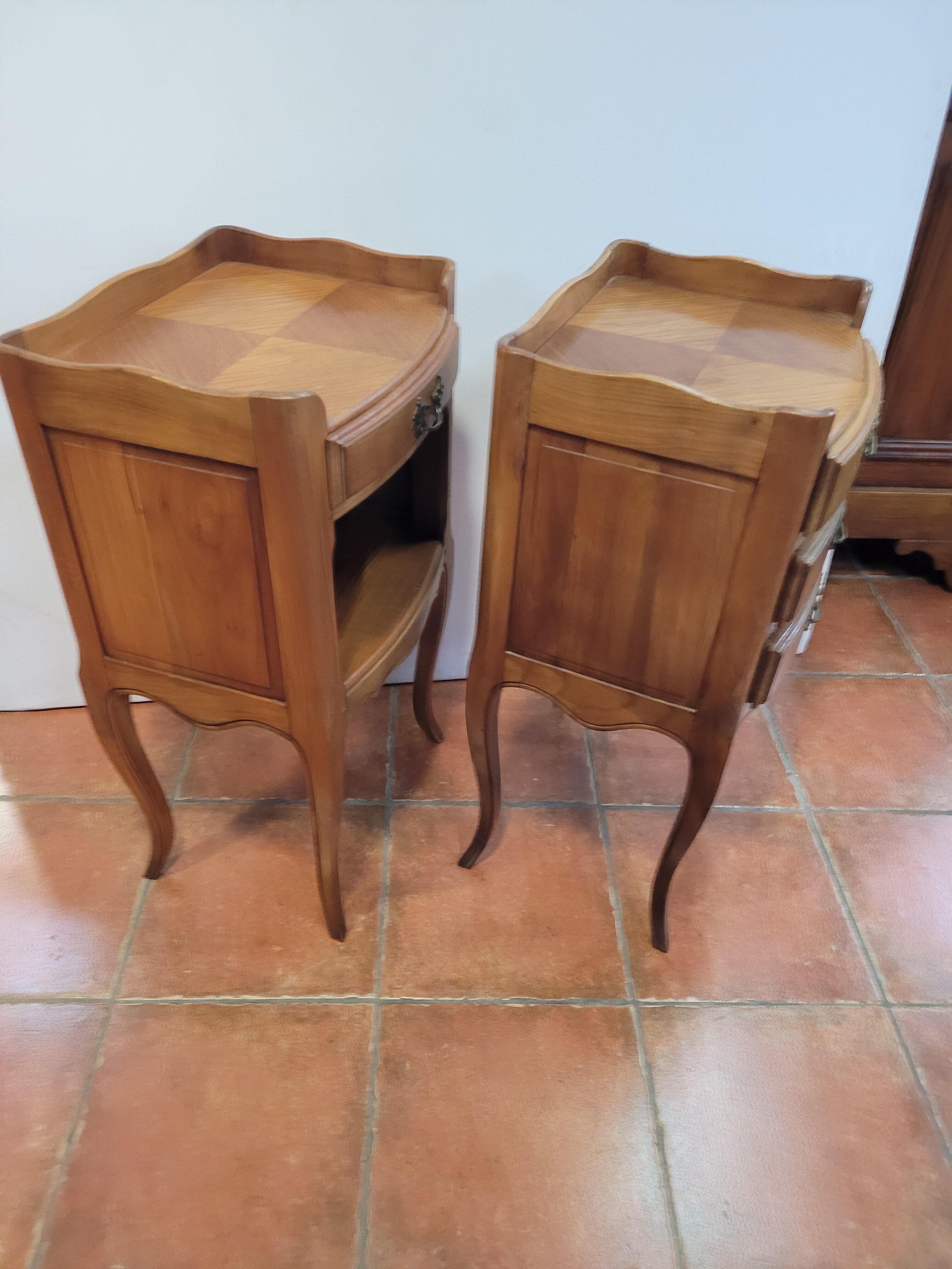 Paire tables de chevet en merisier