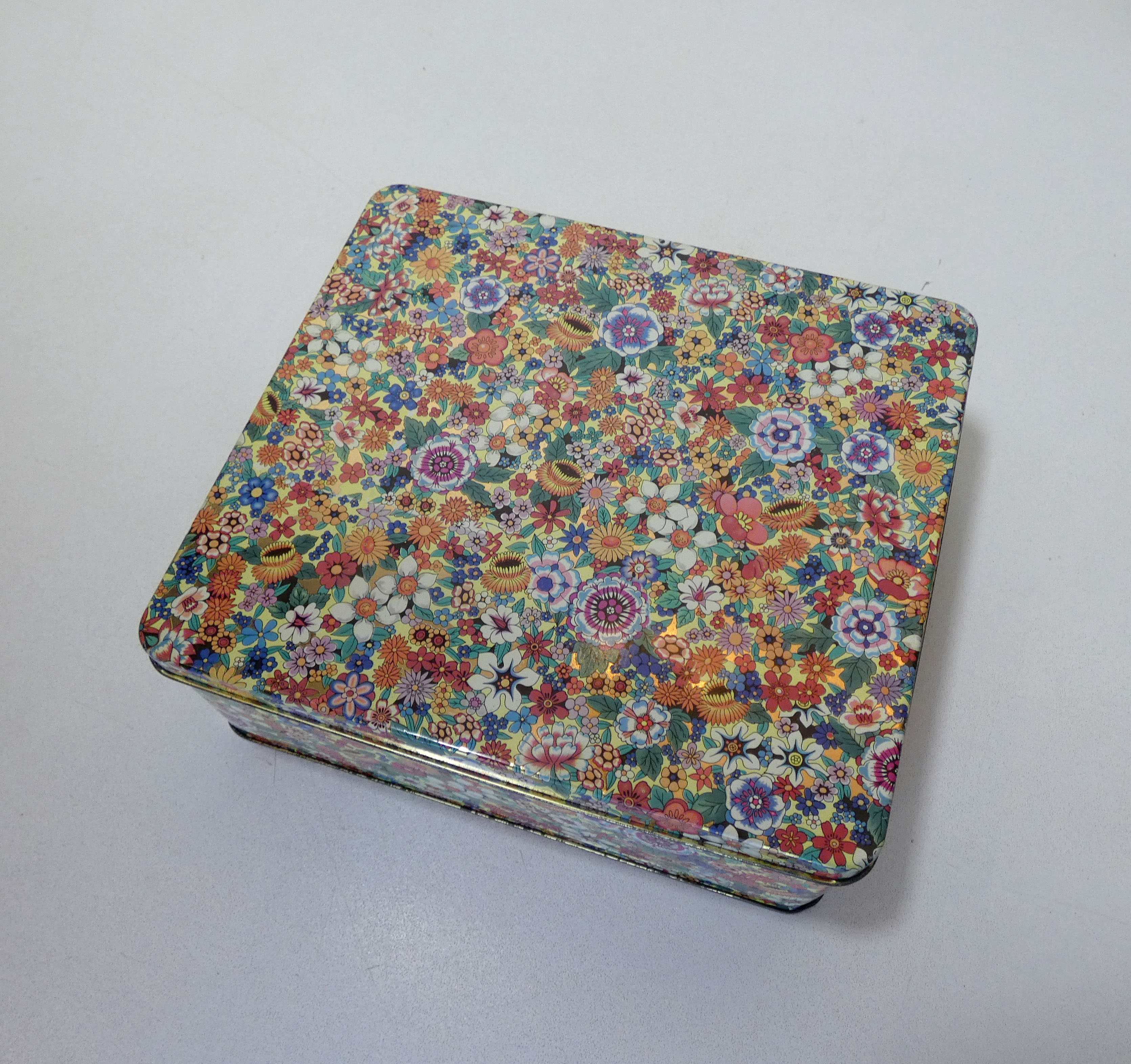 Metal box flowers vintage gold