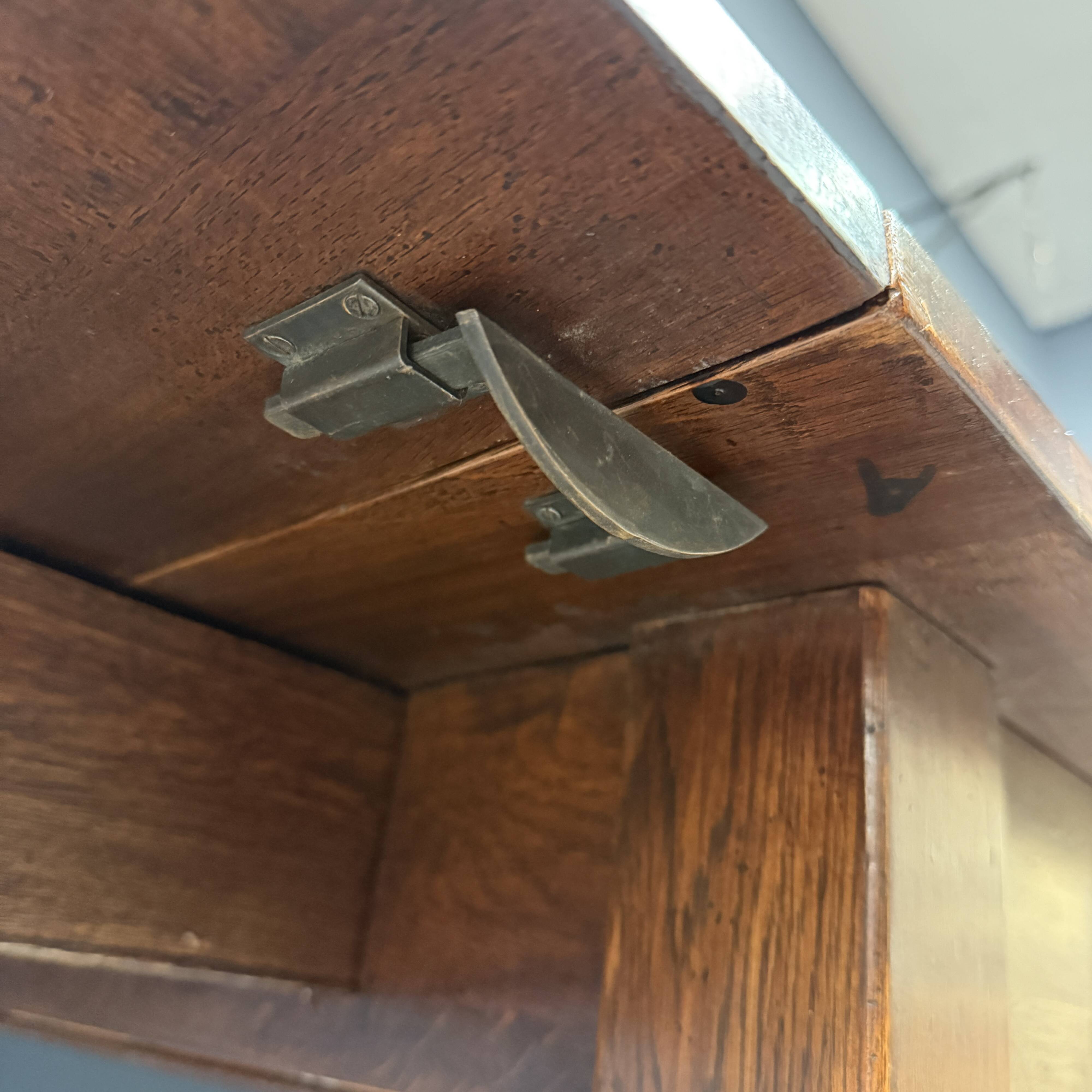 Large antique style oak extendable dining table