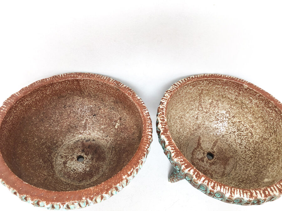 Tripod and zoomorphic pot caches - accolay, 1970