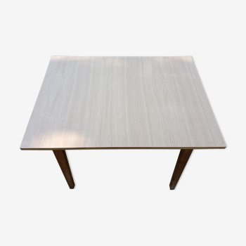 Table formica pieds chêne massif