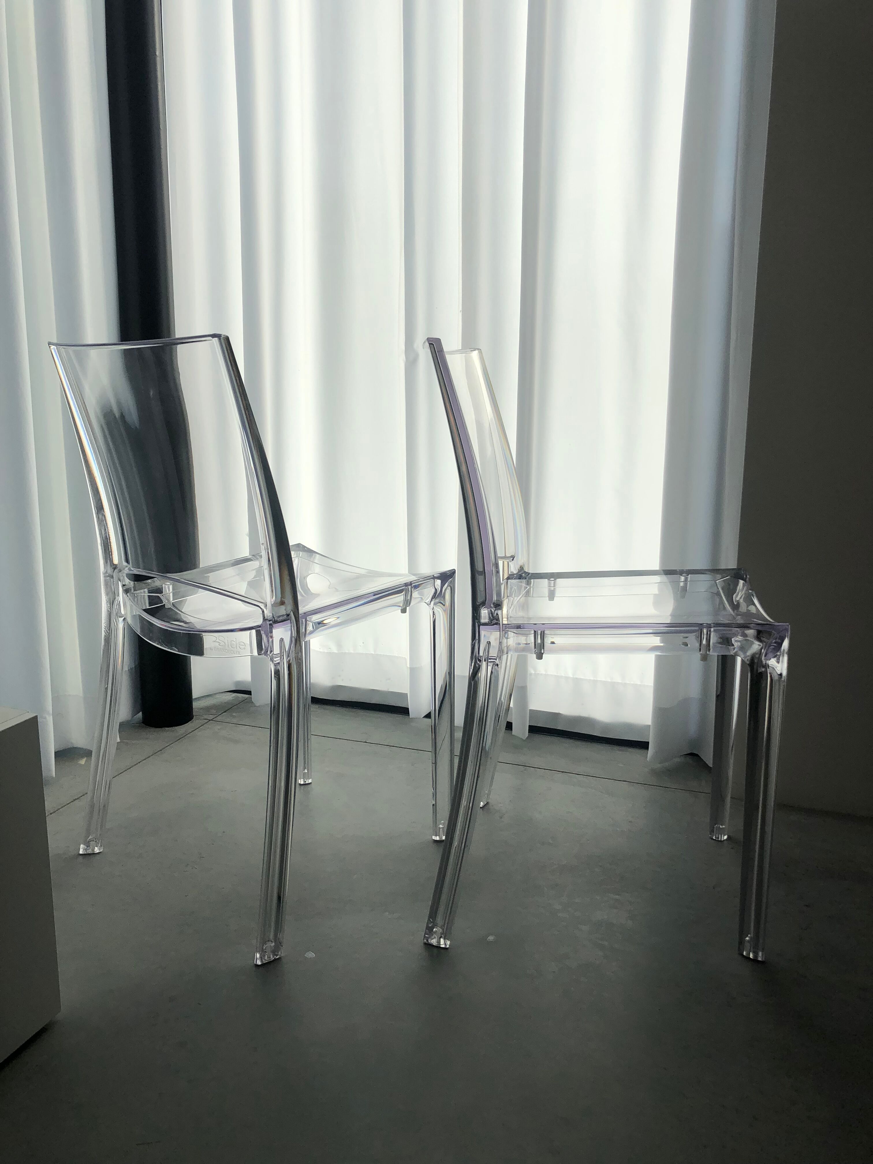 2 transparent chairs design 'Side' by Grandsoleil