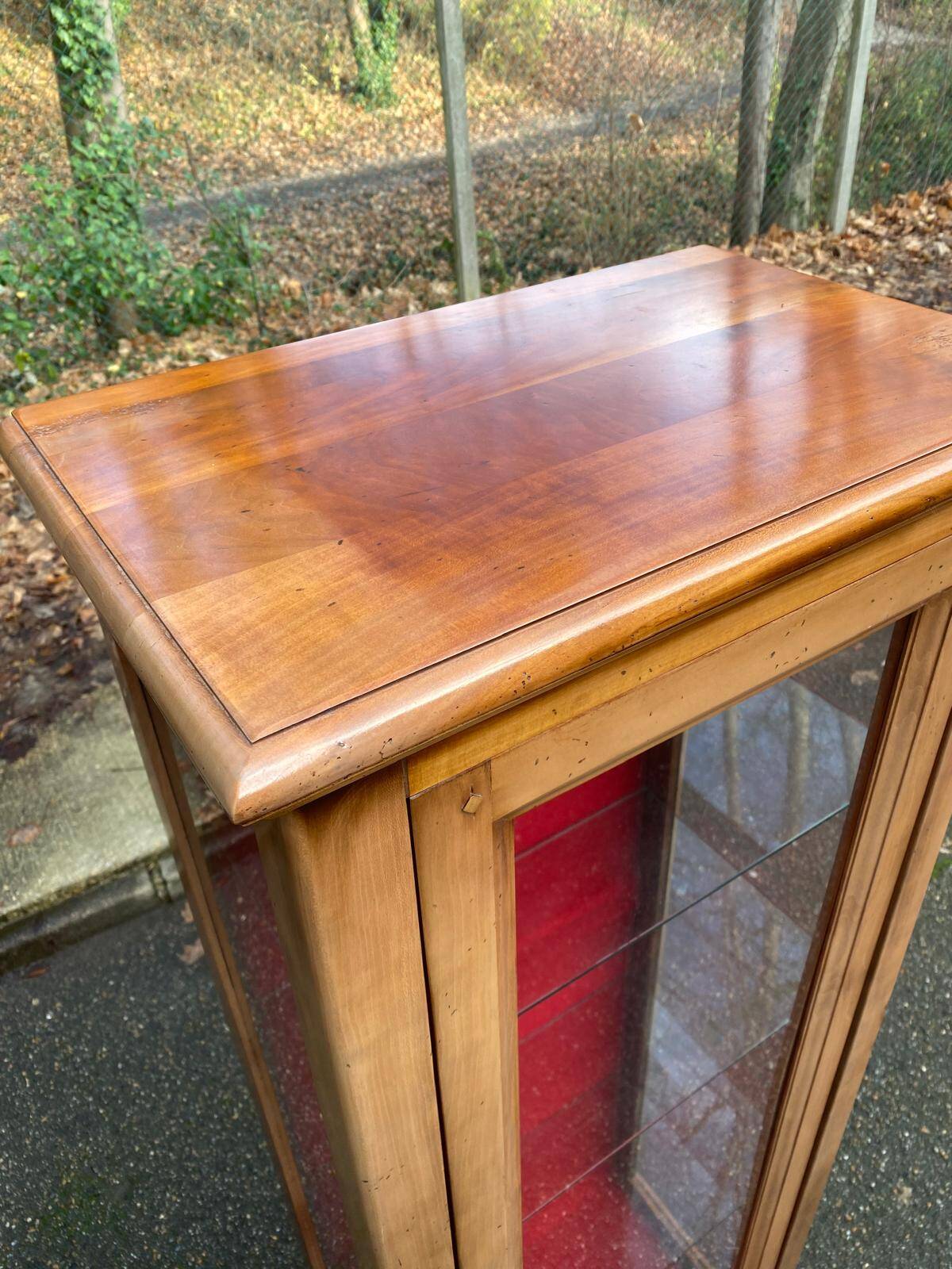 Louis Philippe display cabinet in solid wood and burgundy velvet from the 20th century
