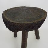 Tabouret de traite tripode en chêne, art paysan Ariège, France (XIXe siècle)