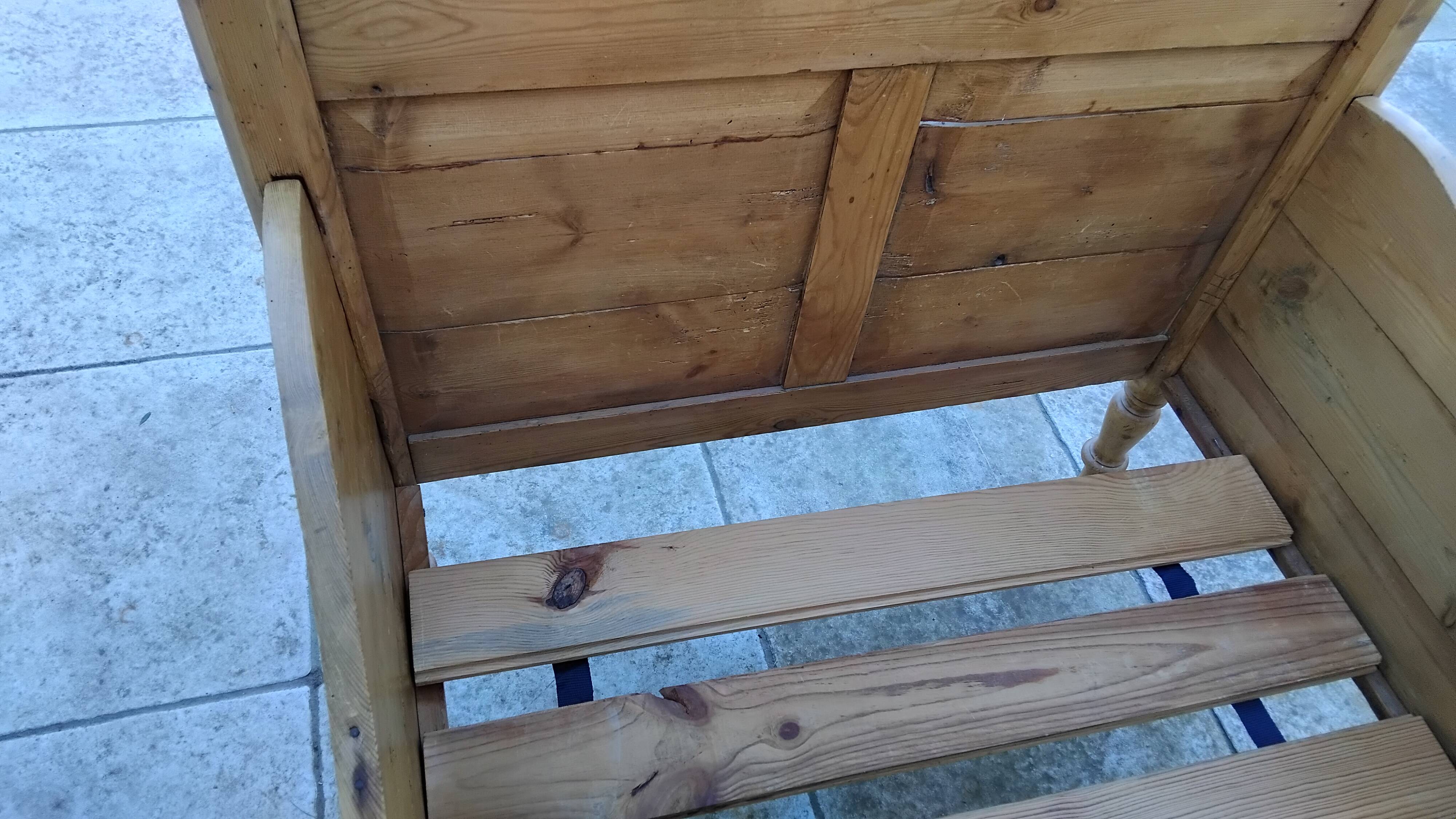 Vintage pine bed chalet style Chamonix for one person.