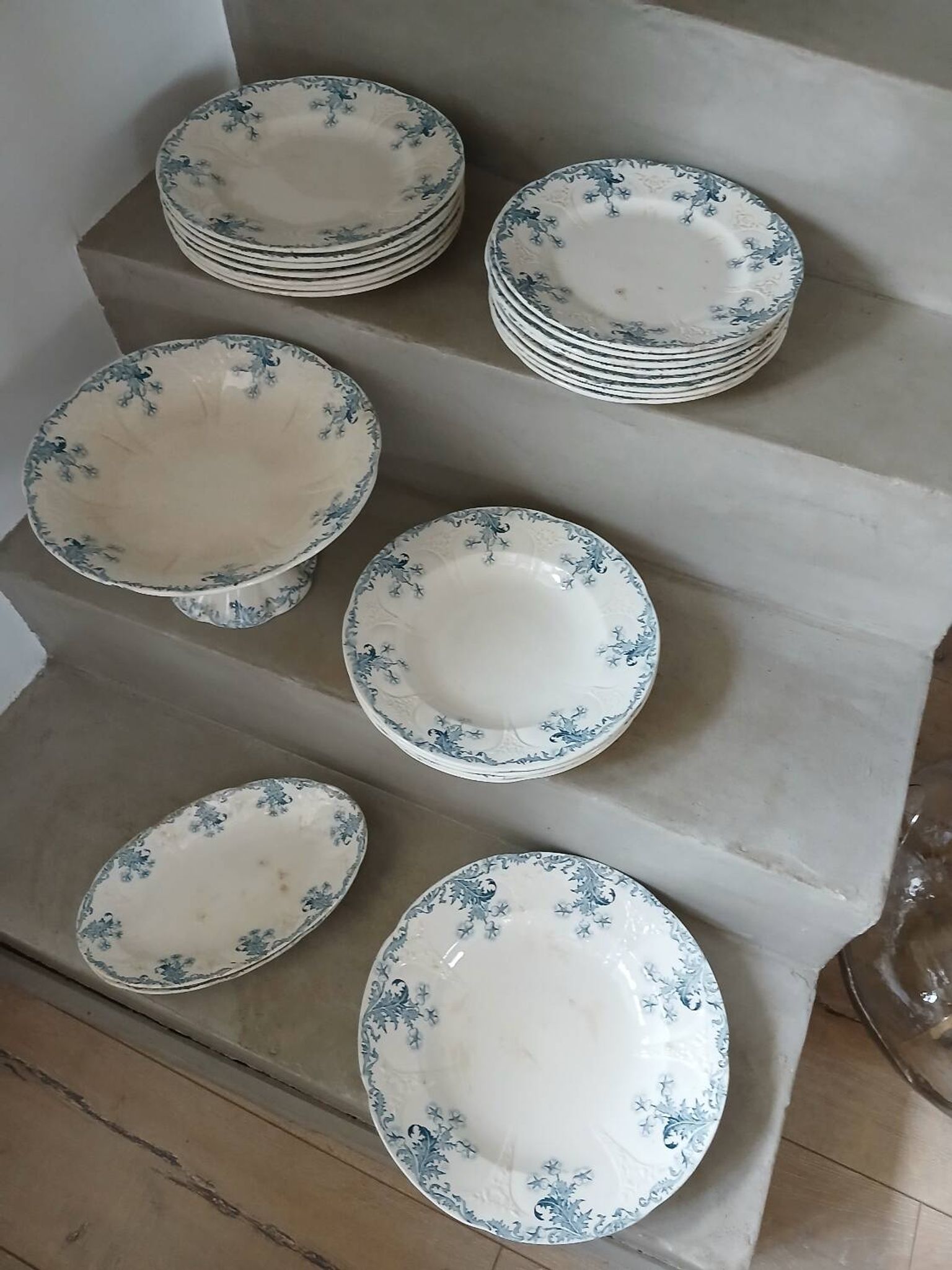 Longwy iron earth dinnerware set