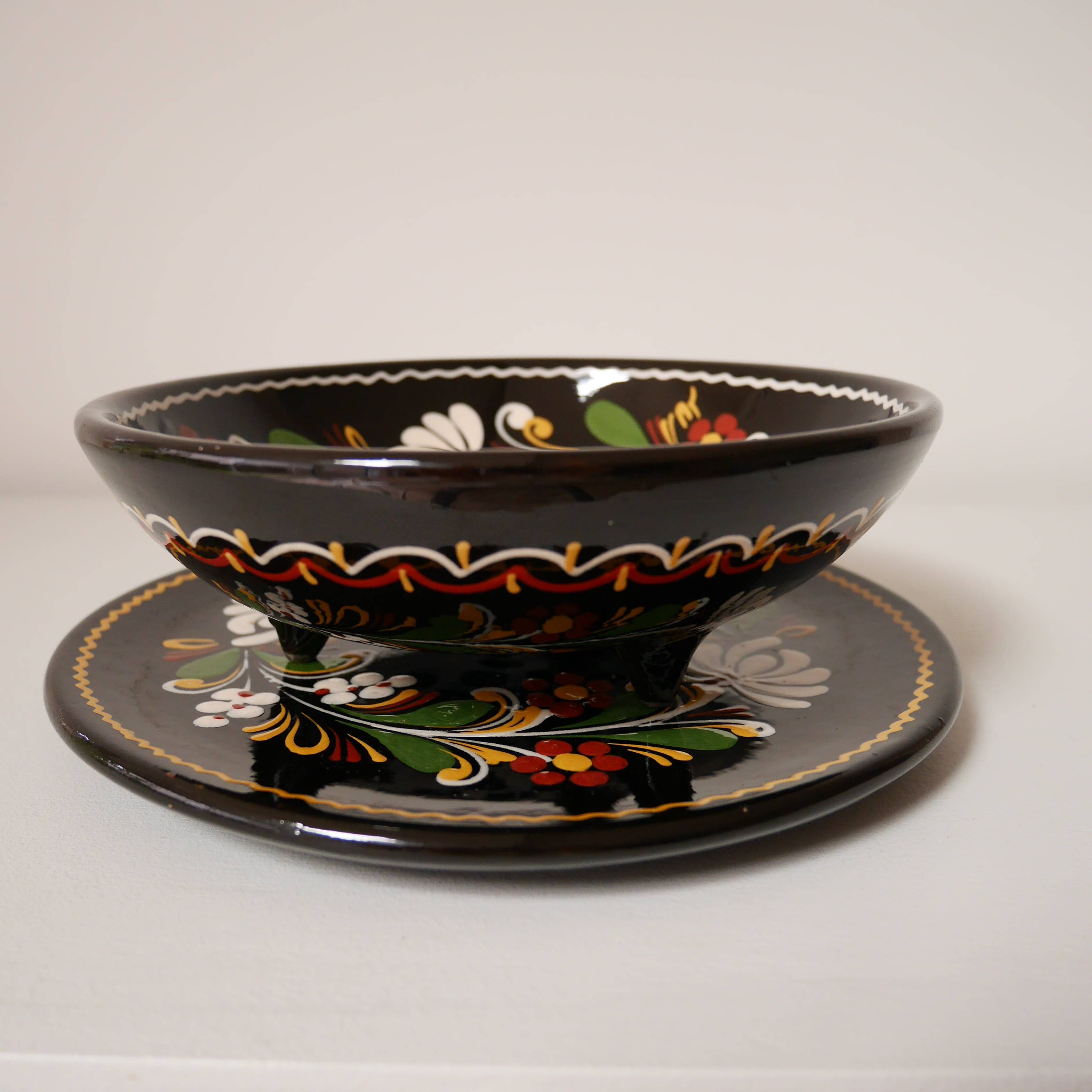 Drainer with plate, black varnished stoneware, popular art
