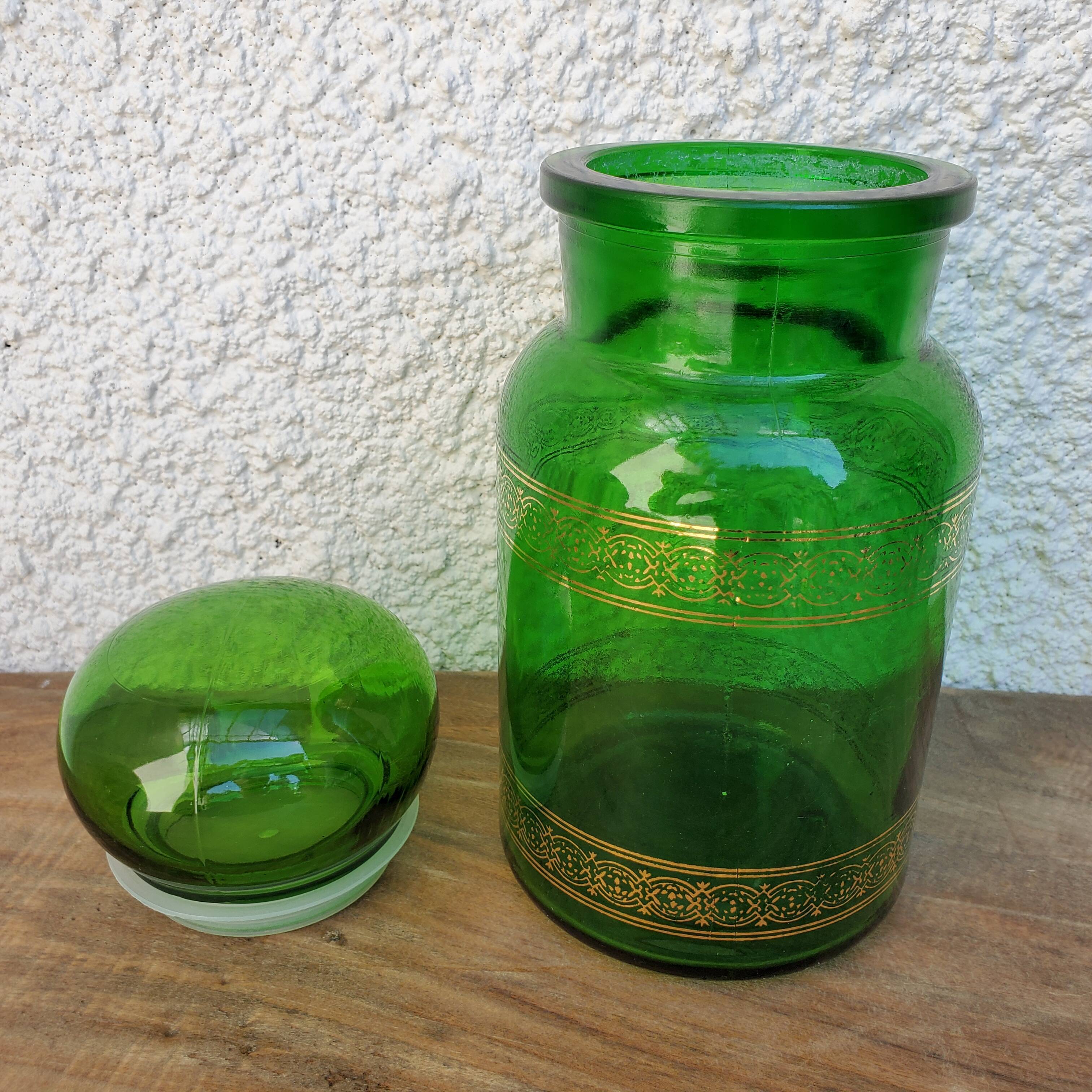 Apothecary pot in green glass