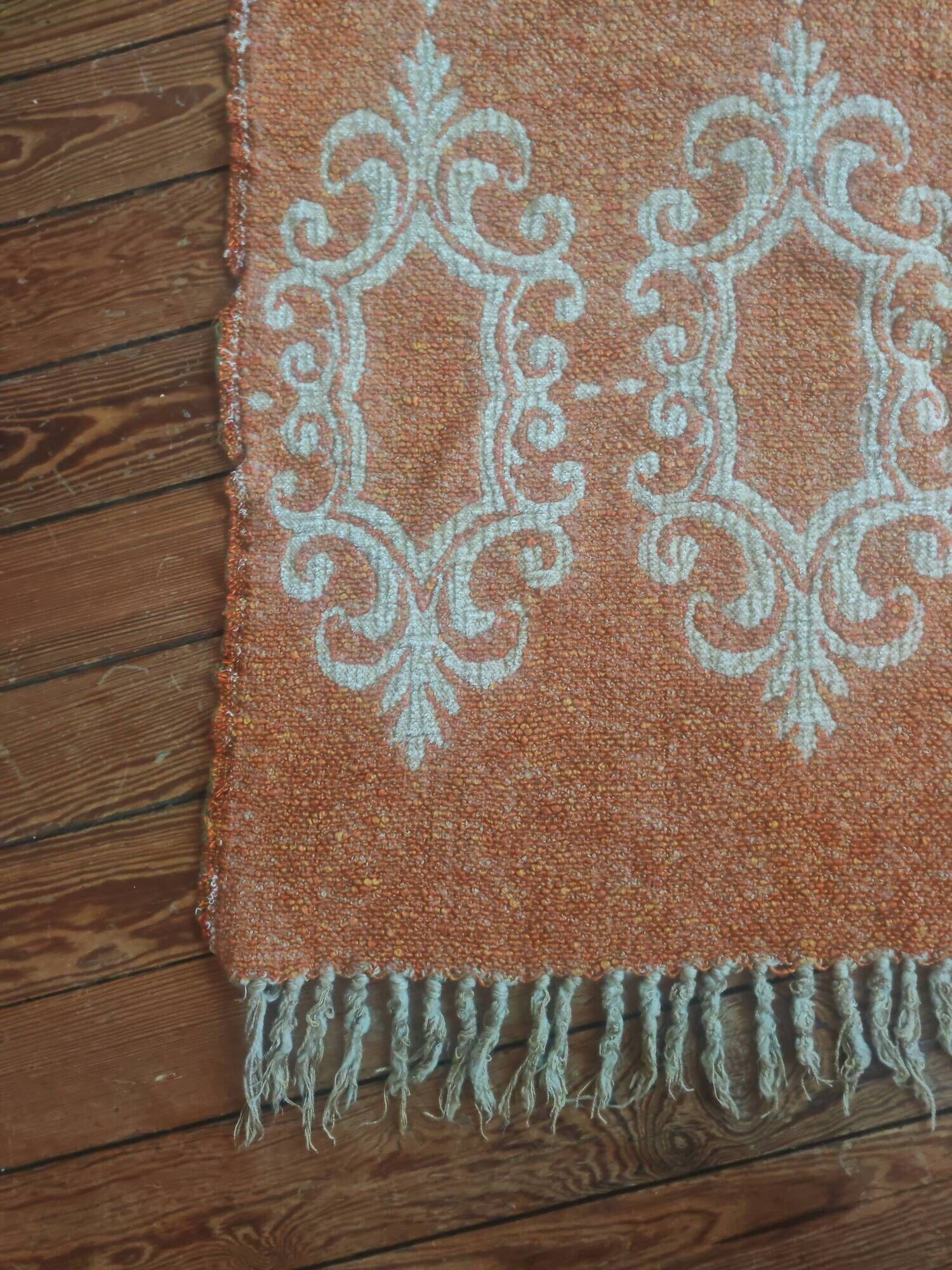 Large vintage orange and white rug in 70s/Baroque style (170x95)