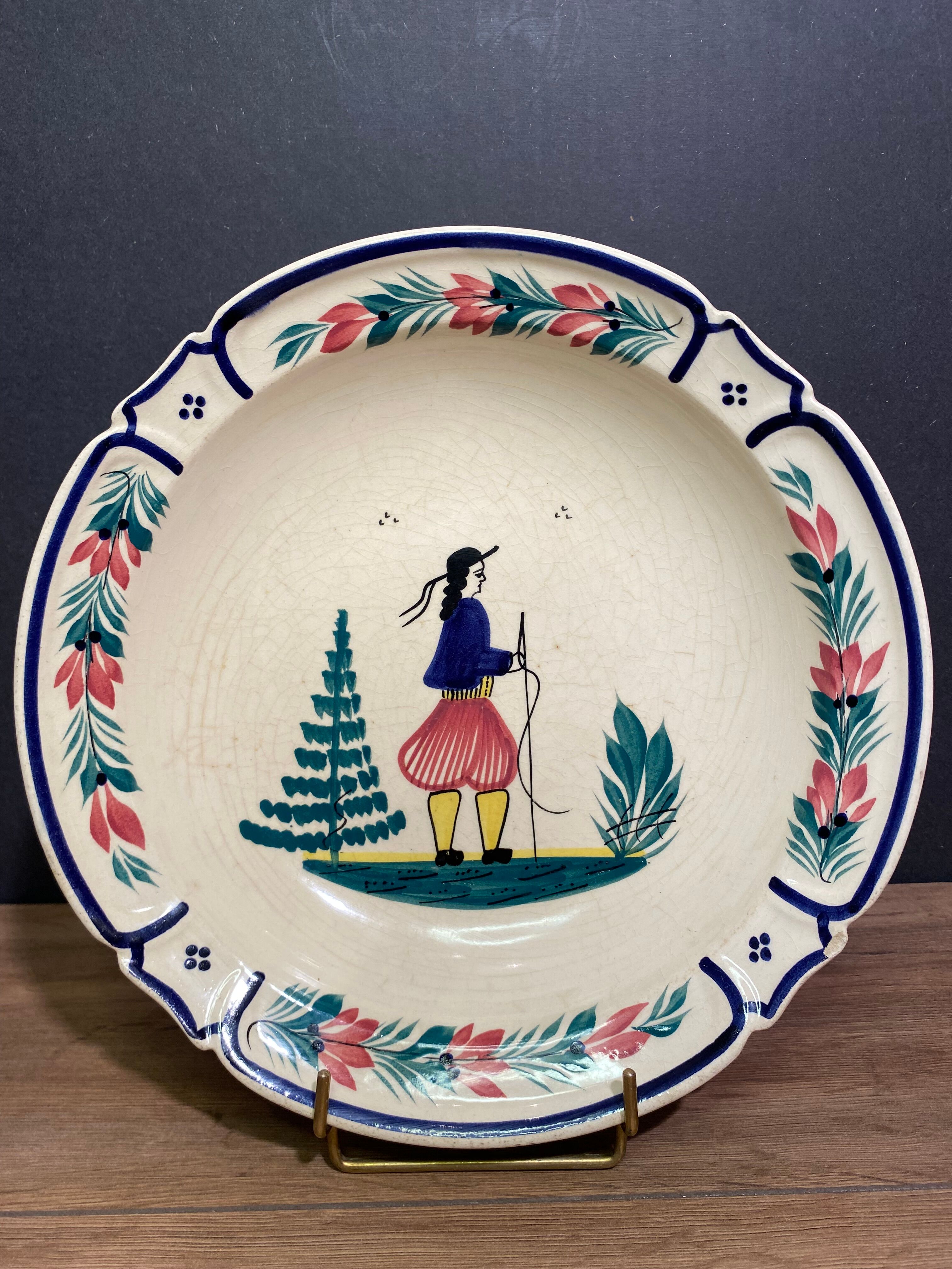 Hollow earthenware dish from Quimper HB