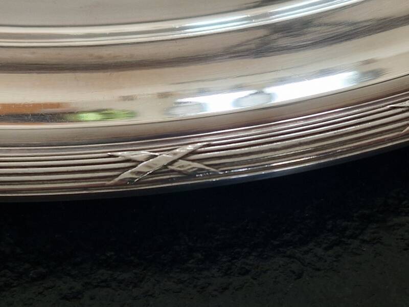 Plat ovale de service en métal argenté modèle Rubans croisés, Christofle