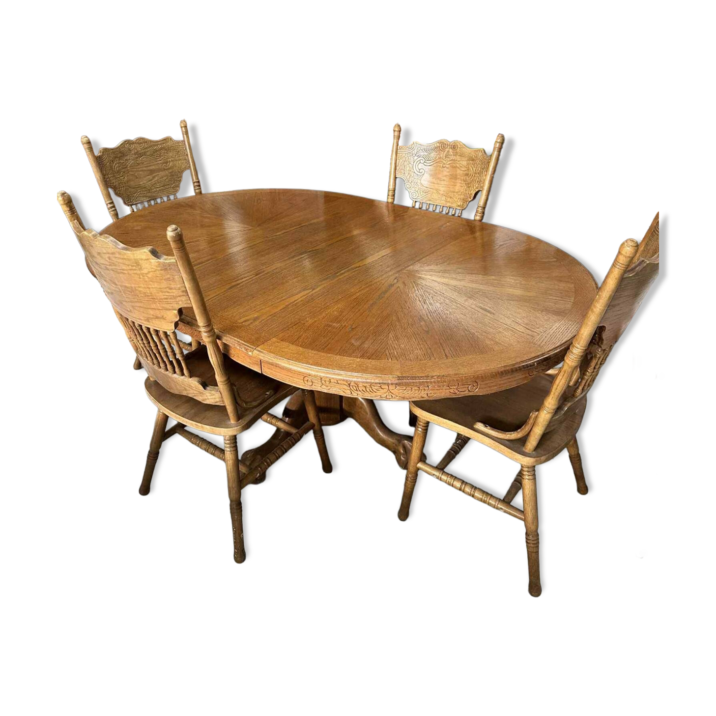 Extendable round table and 4 chairs