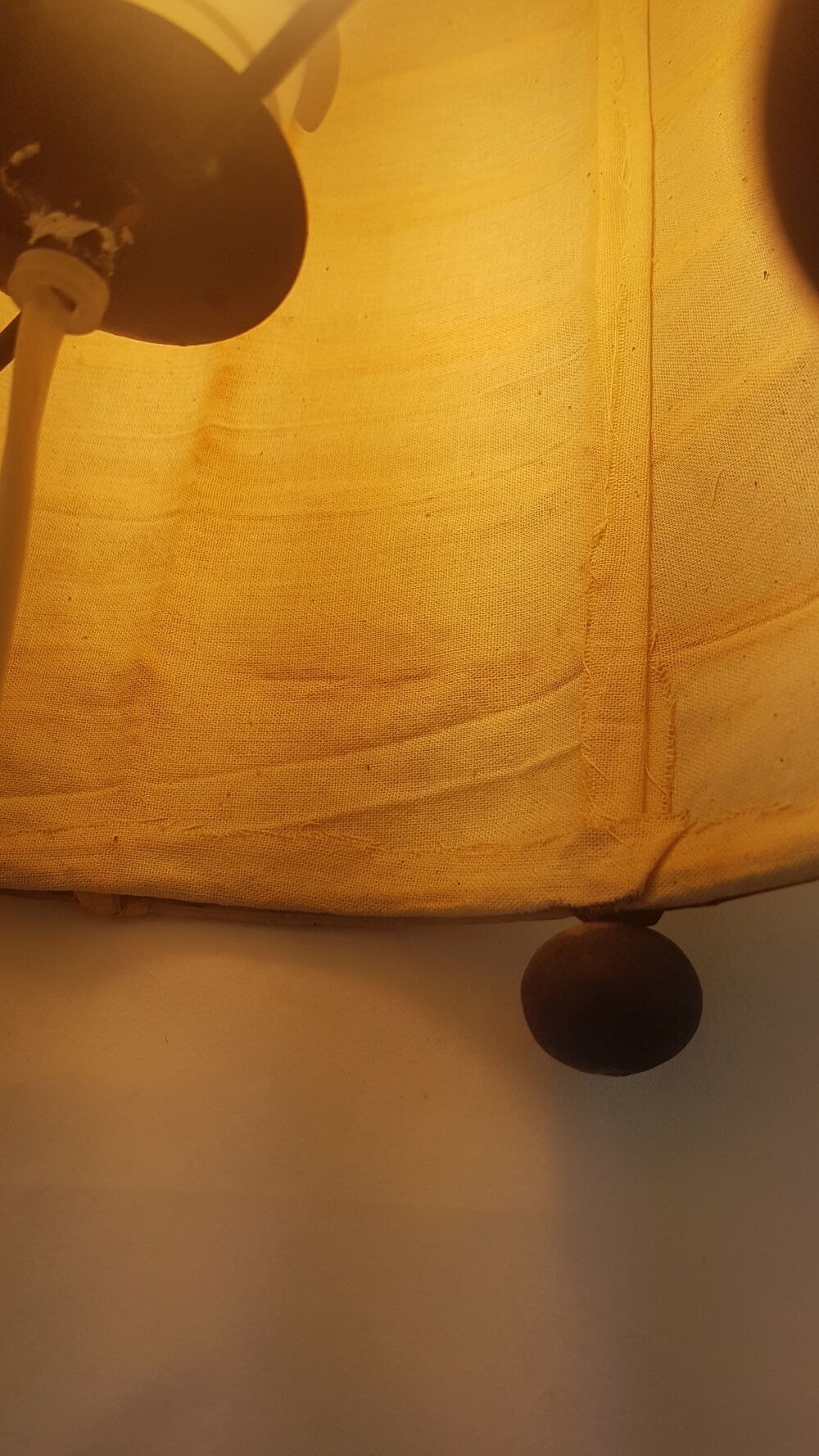 Lamp to be laid in rattan and fabric