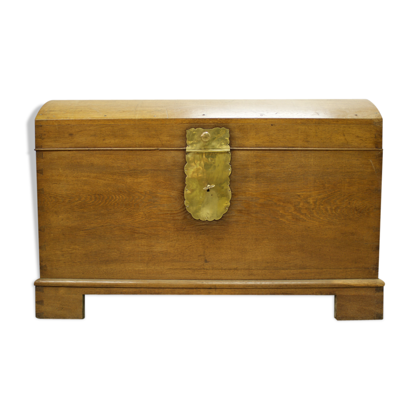 Treasure oak domed top chest